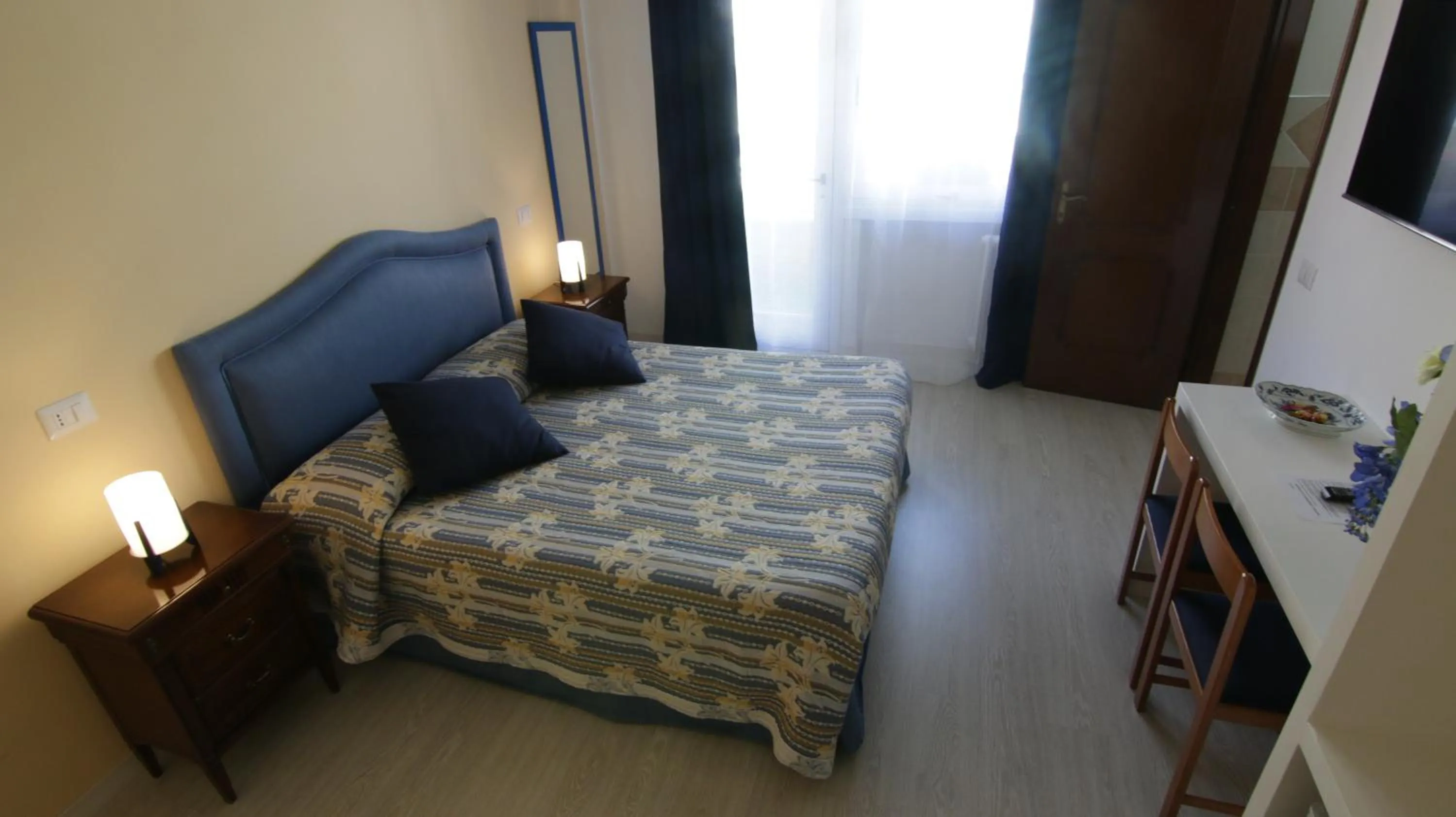 Photo of the whole room, Bed in B&B La Perla di Roma