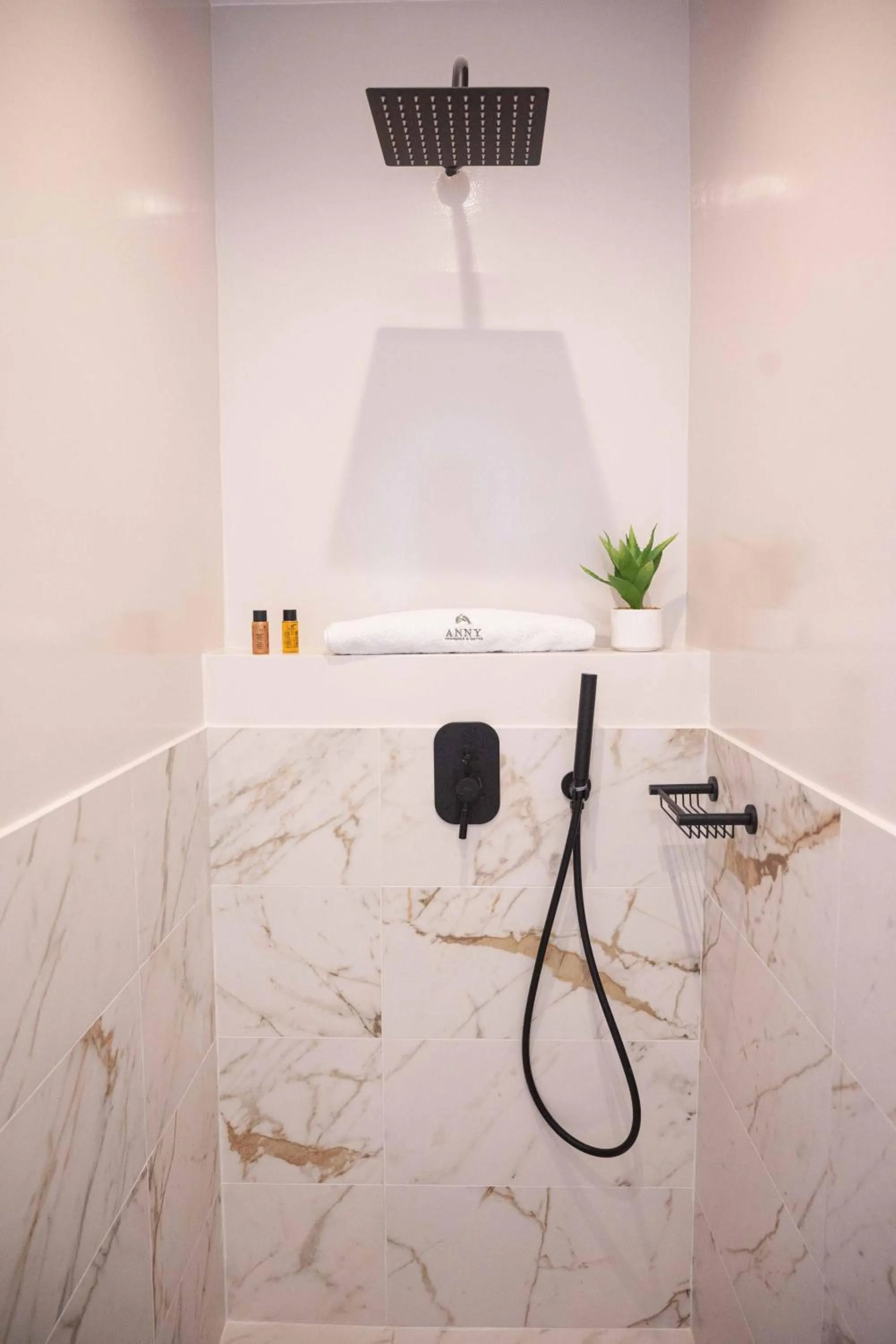 Anny's Residences & Suites