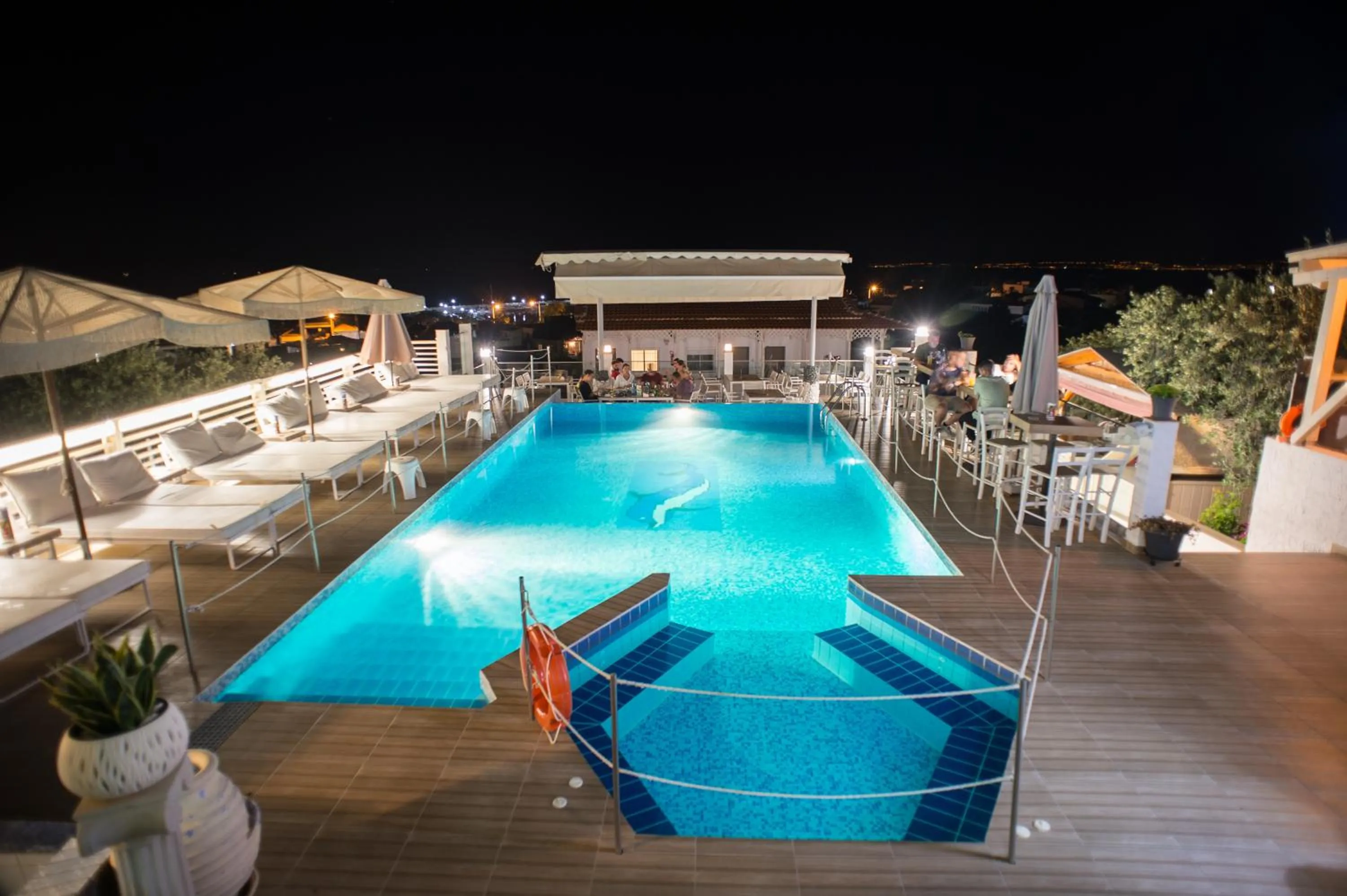 Night in Anny's Residences & Suites