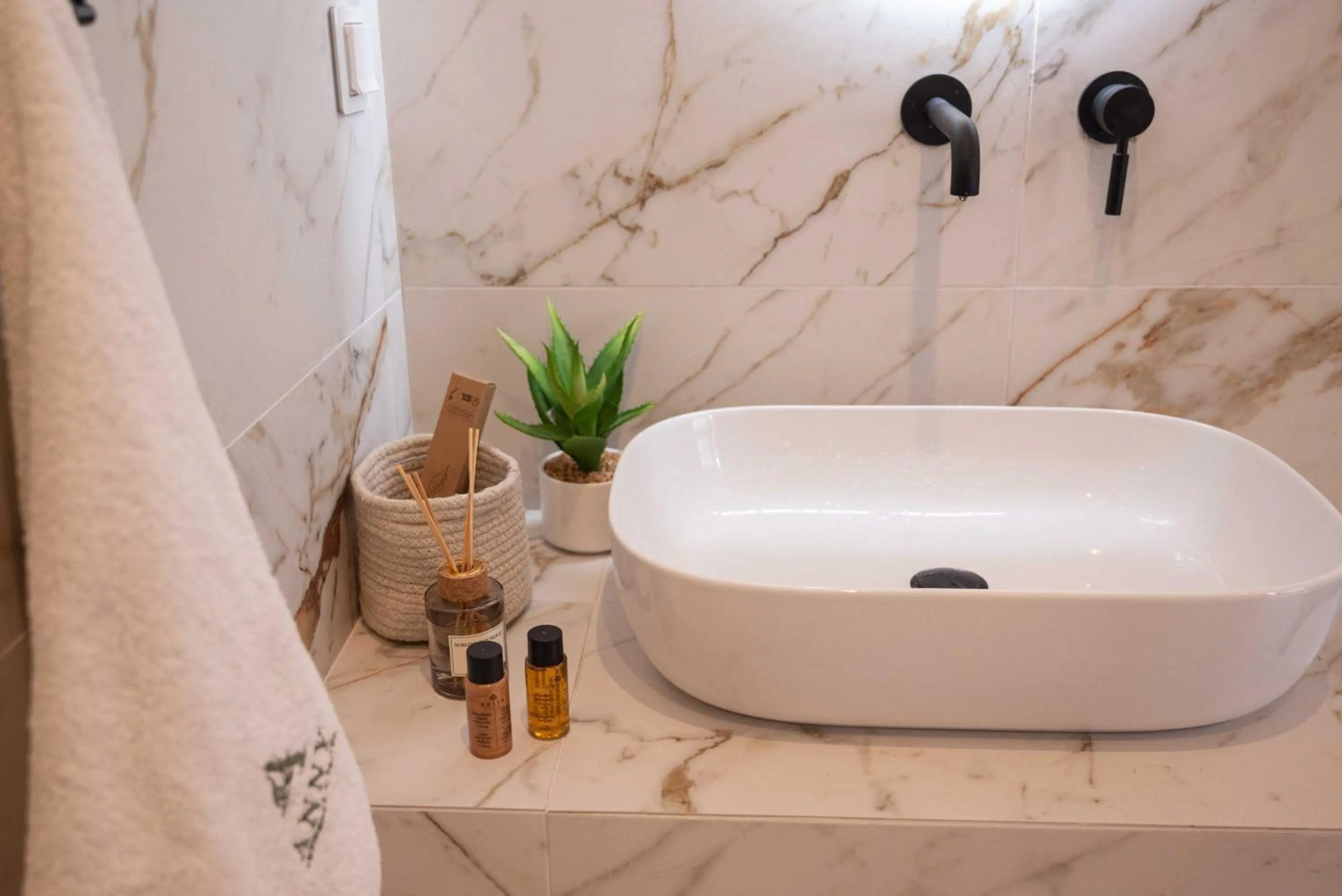 Anny's Residences & Suites