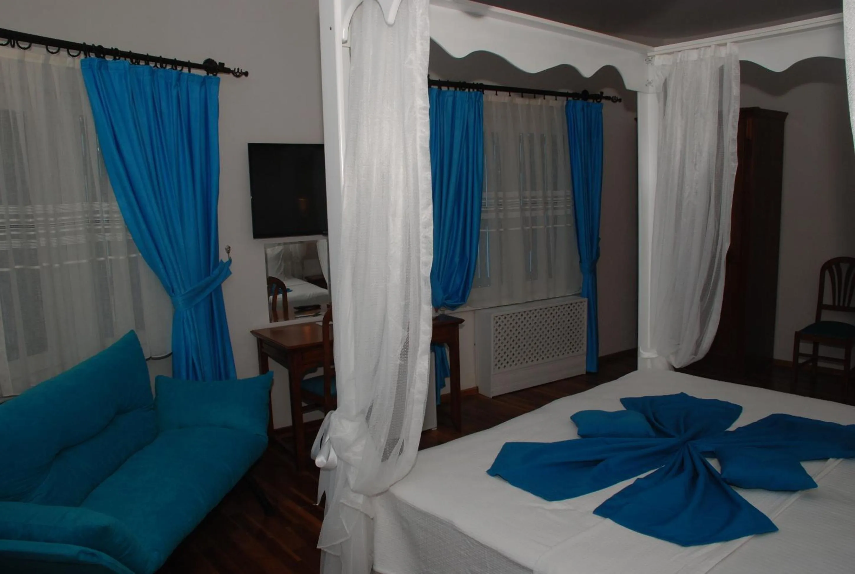 Photo of the whole room, Bed in Mavi Inci Park Otel