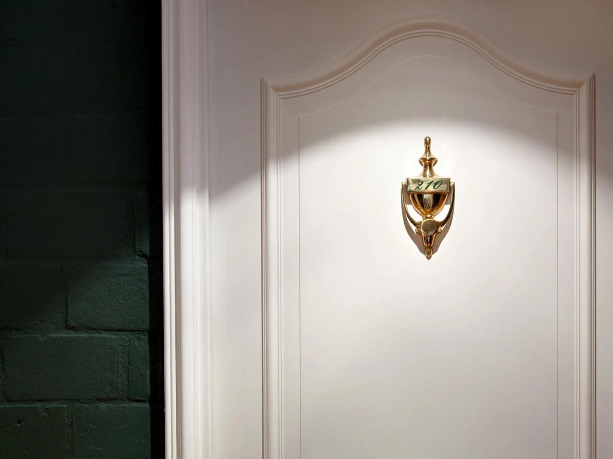 Decorative detail in Grand Hôtel de Solesmes - Teritoria