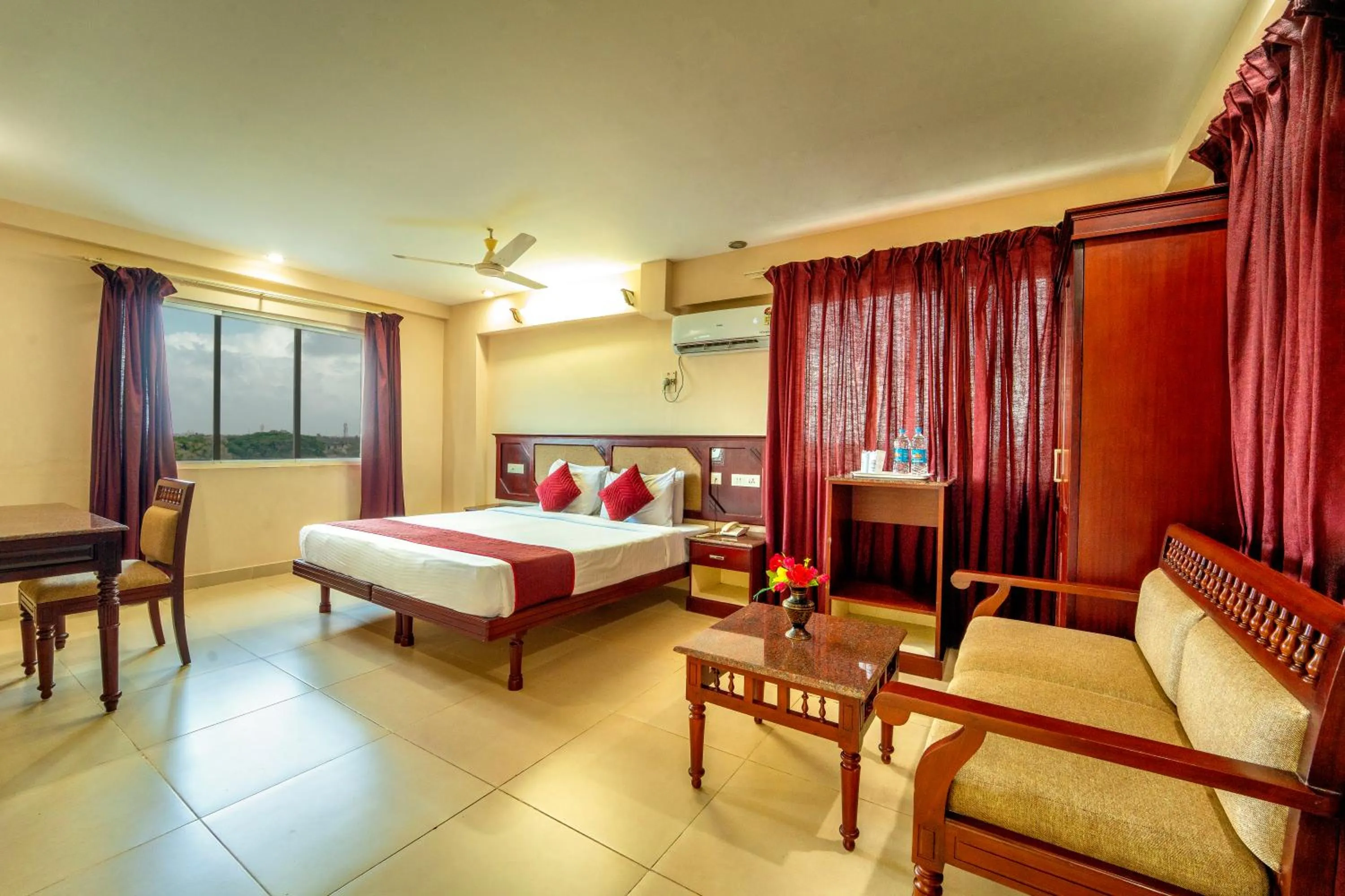 Photo of the whole room, Bed in Pagoda Resorts Alleppey
