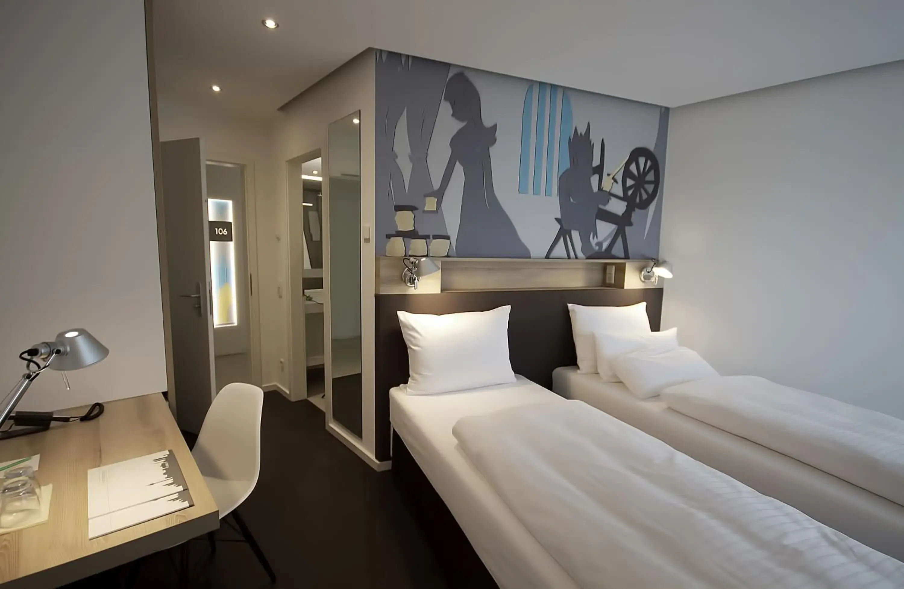 Twin Room - single occupancy in Grimm's Potsdamer Platz Twin Room - single occupancy in Grimm's Potsdamer Platz