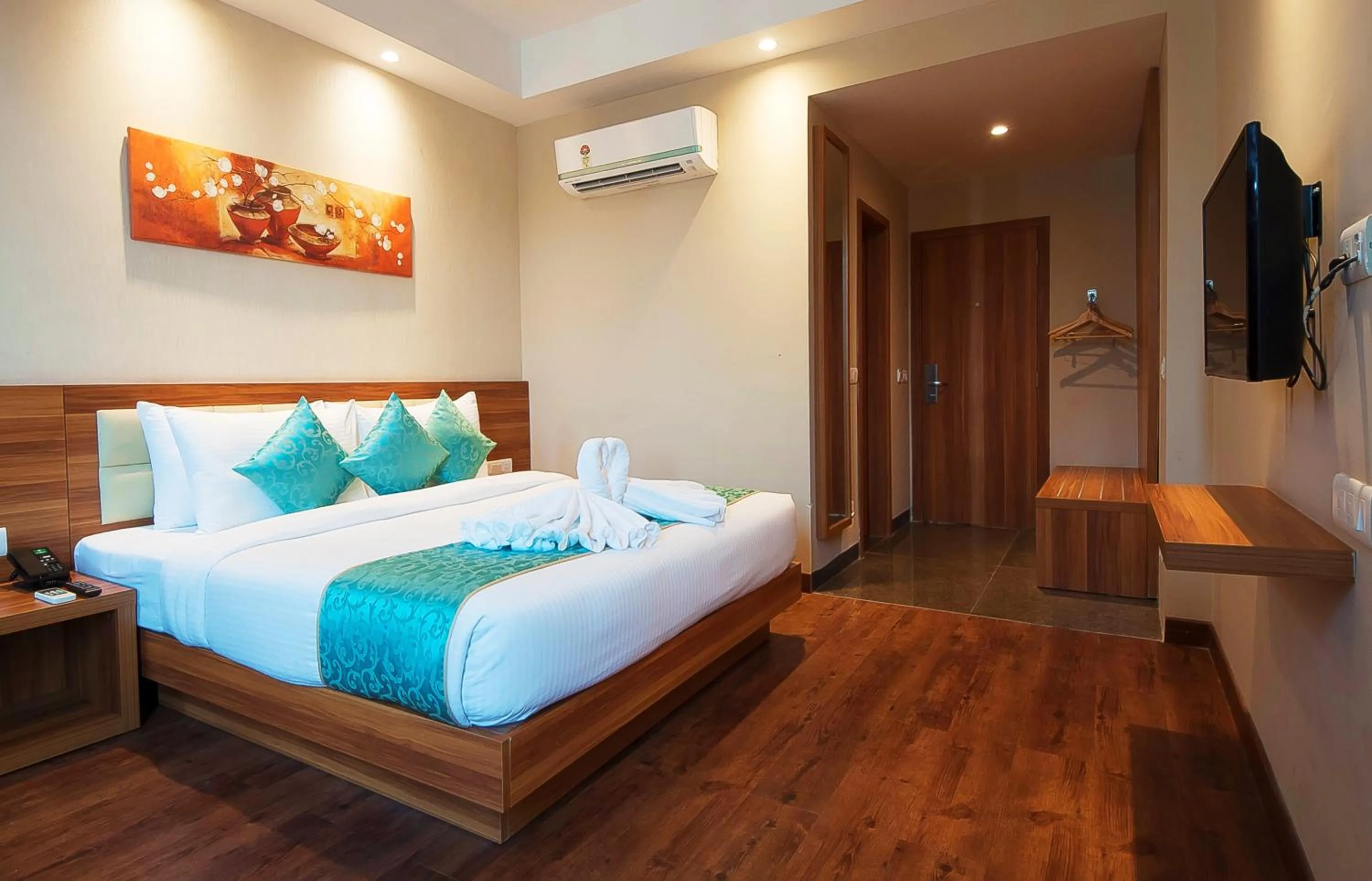 Bedroom, Bed in Hotel Le Roi,Haridwar@Har Ki Pauri