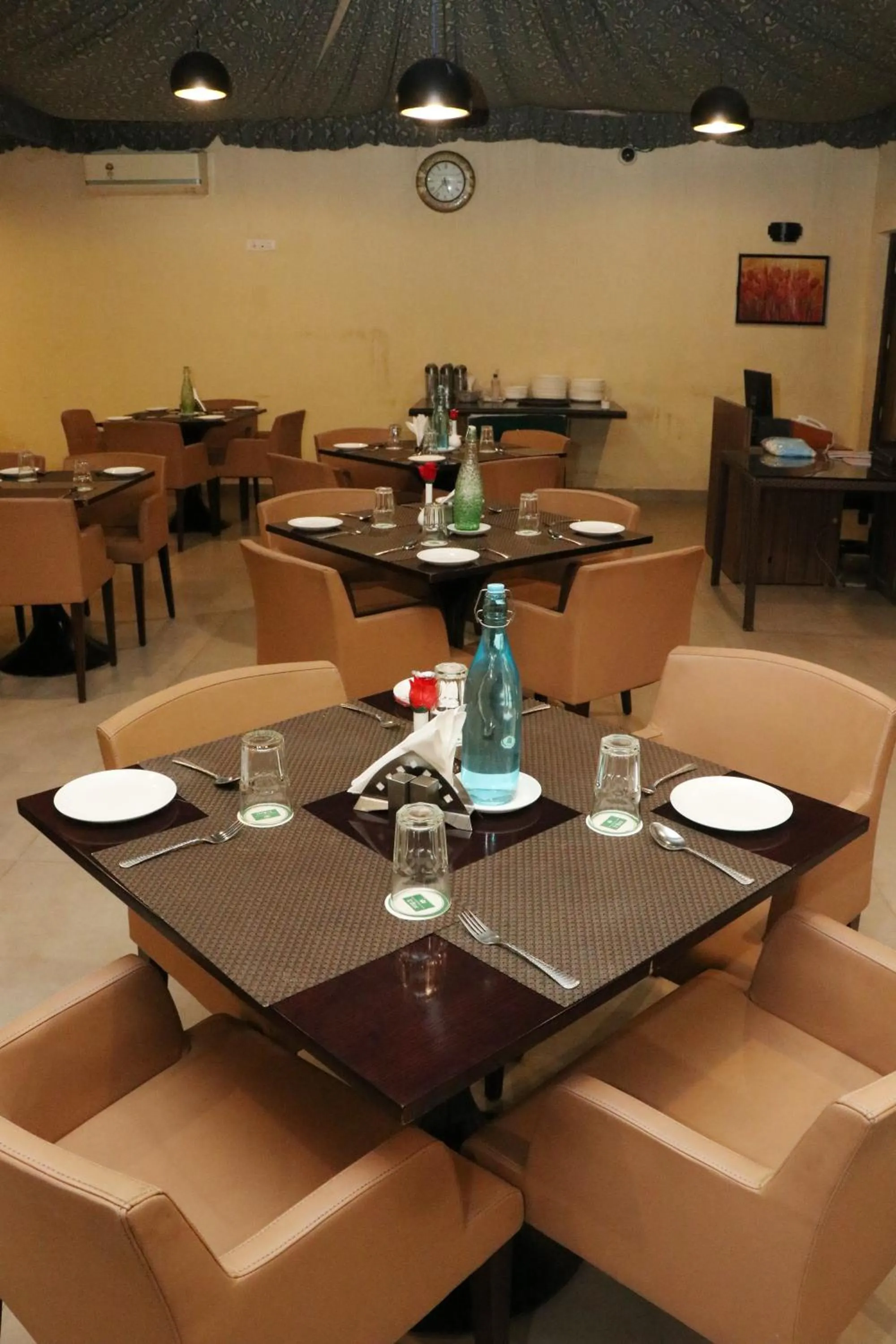 Restaurant/places to eat in Hotel Le Roi,Haridwar@Har Ki Pauri