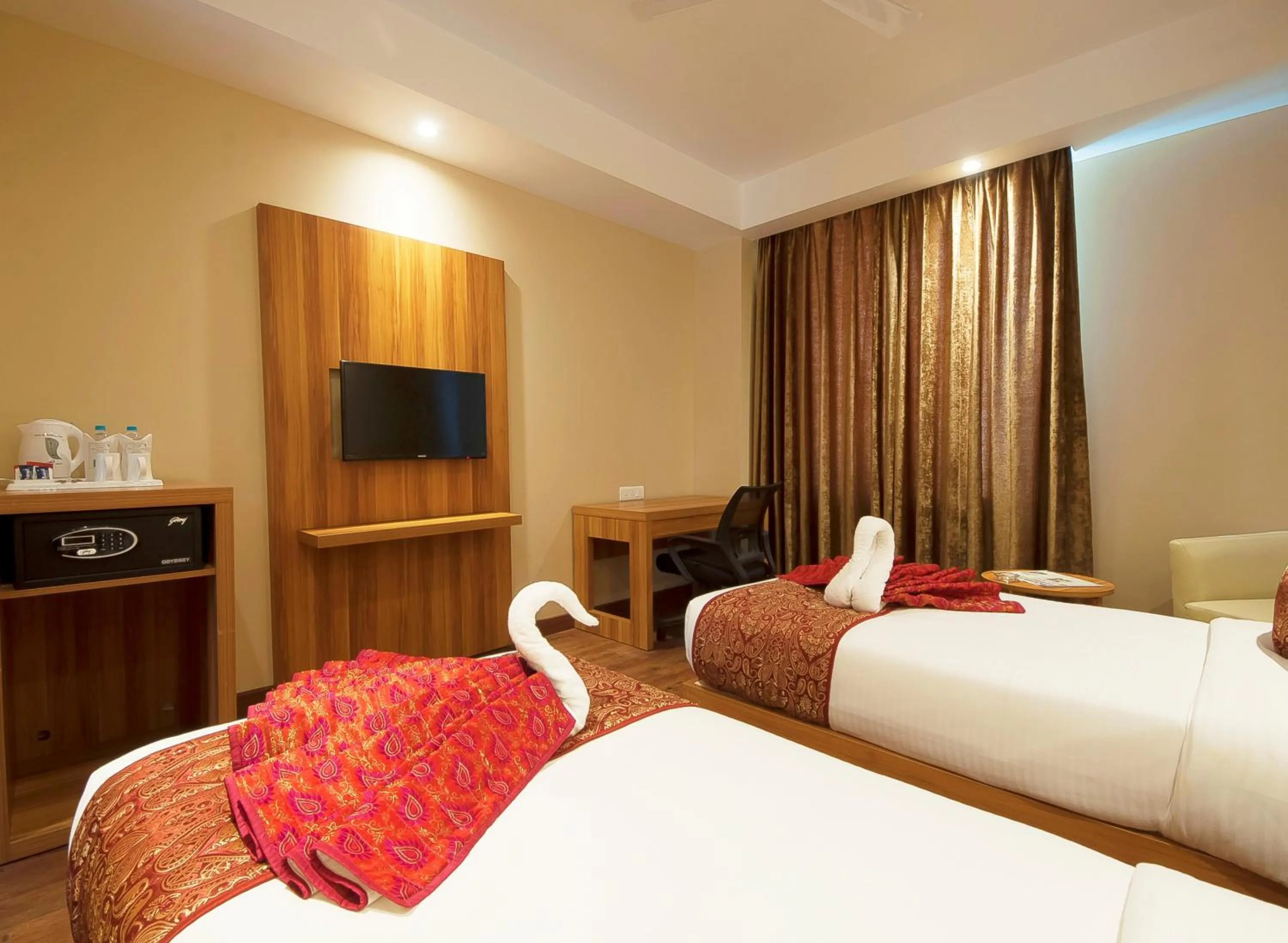 Bedroom, Bed in Hotel Le Roi,Haridwar@Har Ki Pauri