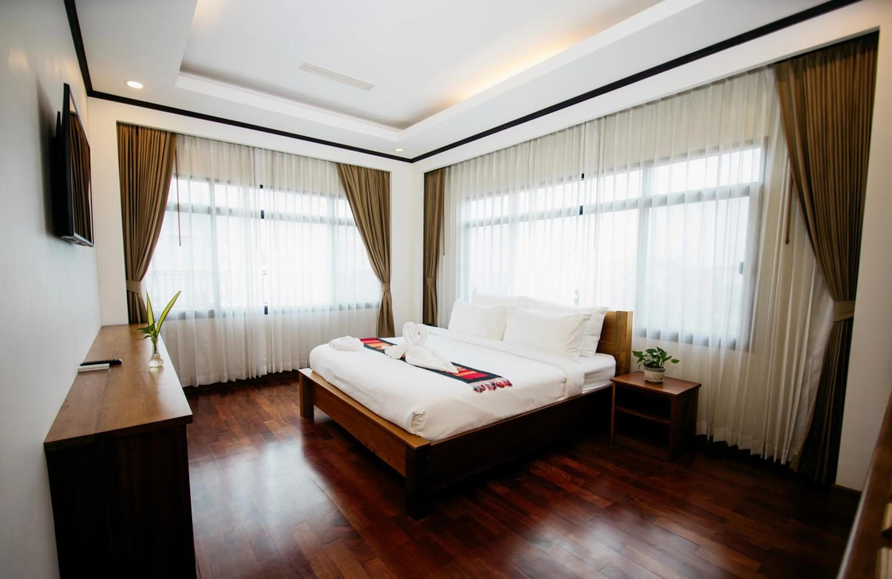 Bed in Sisombat Plaza Hotel