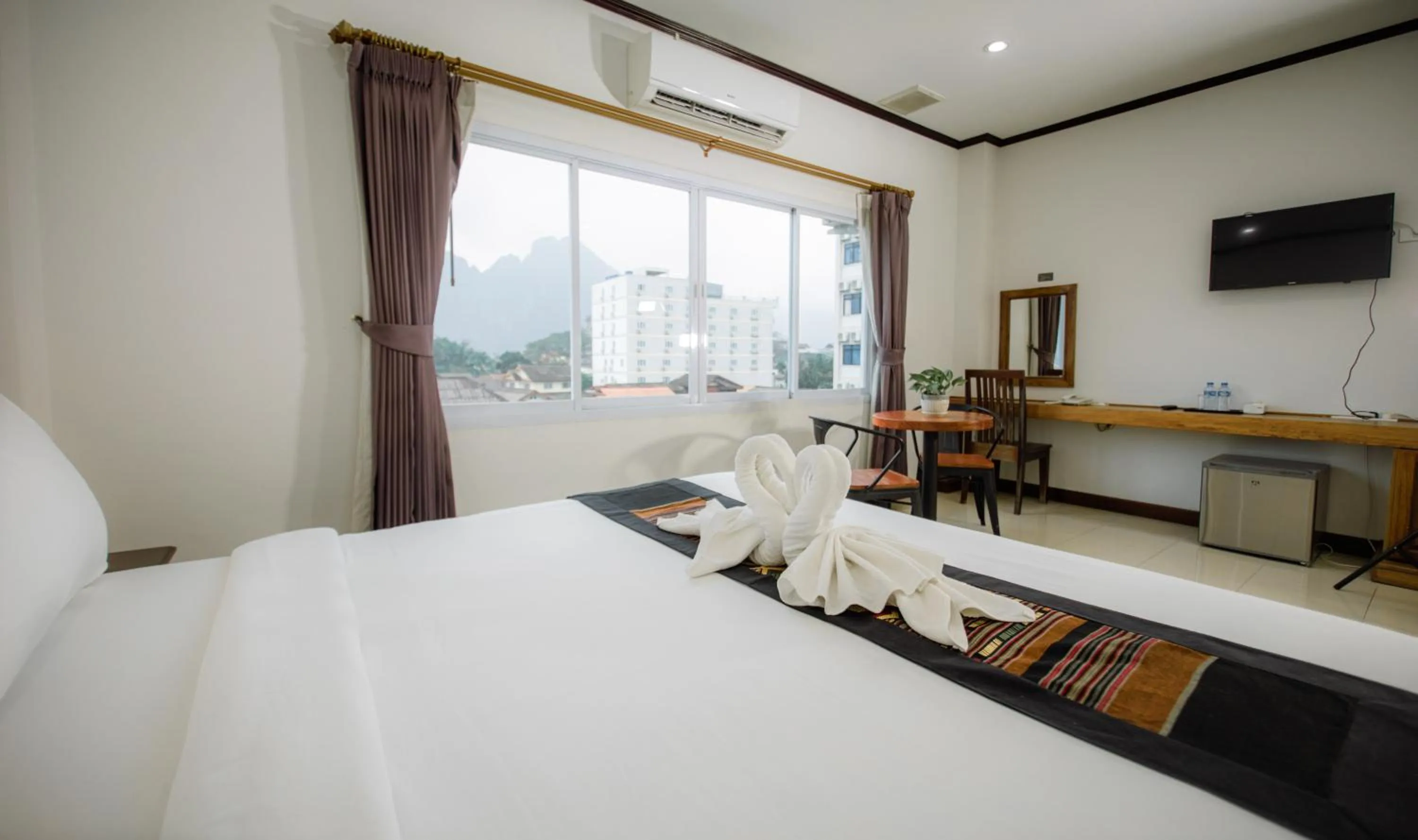 Bed in Sisombat Plaza Hotel