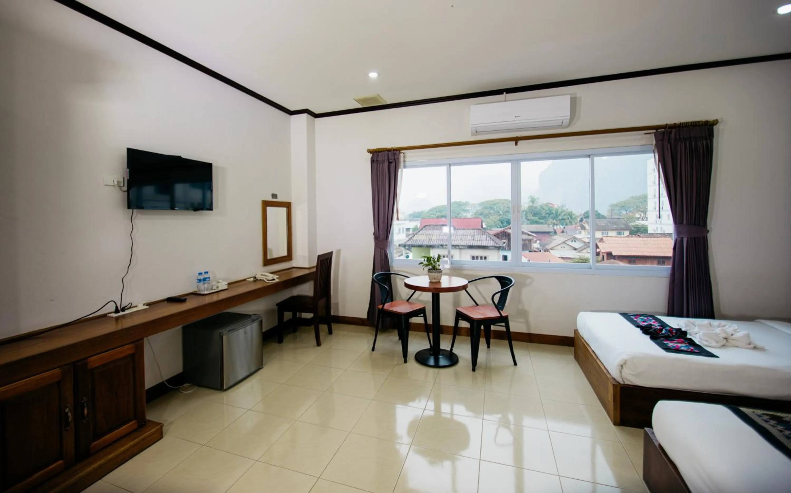 Bed in Sisombat Plaza Hotel