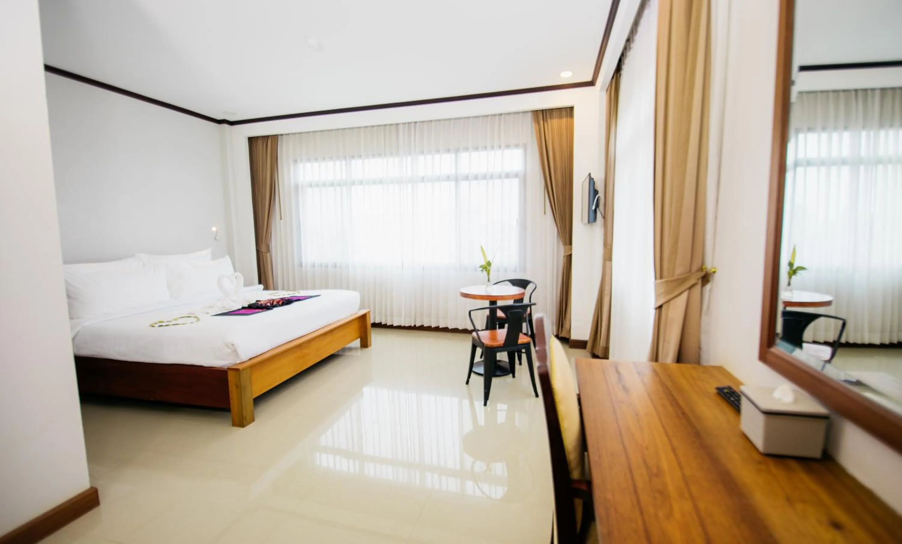 Bed in Sisombat Plaza Hotel