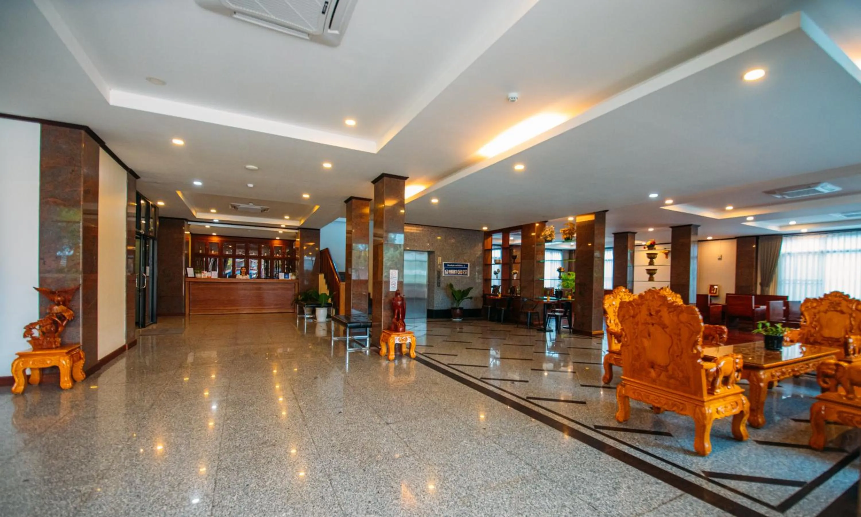 Lobby or reception in Sisombat Plaza Hotel
