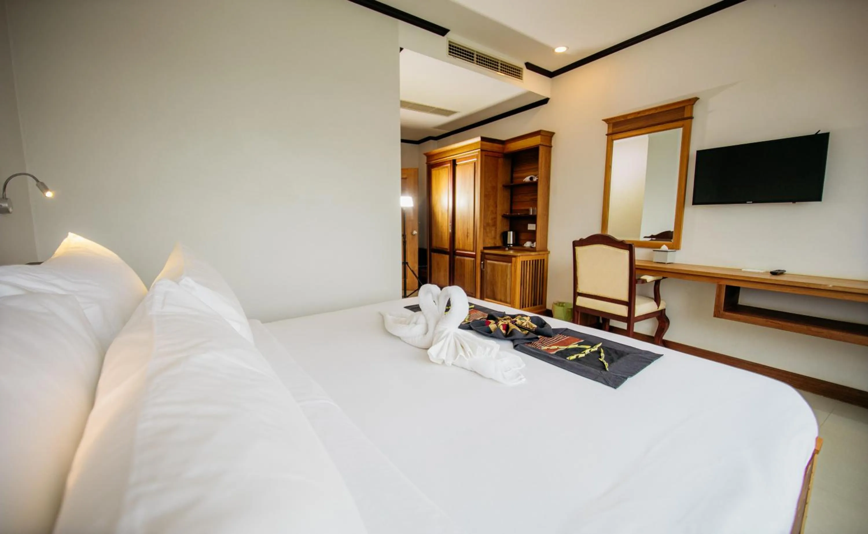 Bed in Sisombat Plaza Hotel