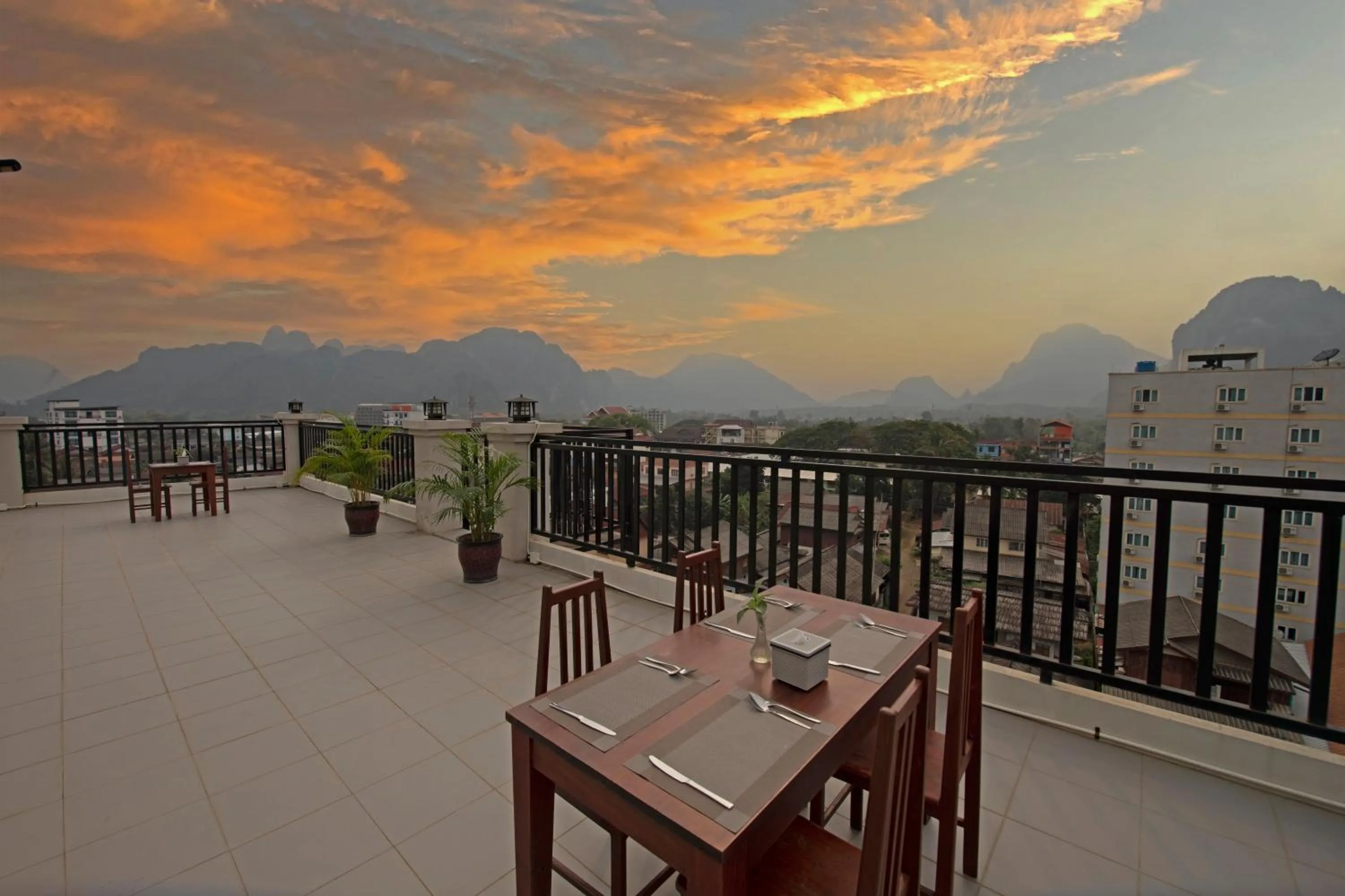 Mountain view in Sisombat Plaza Hotel