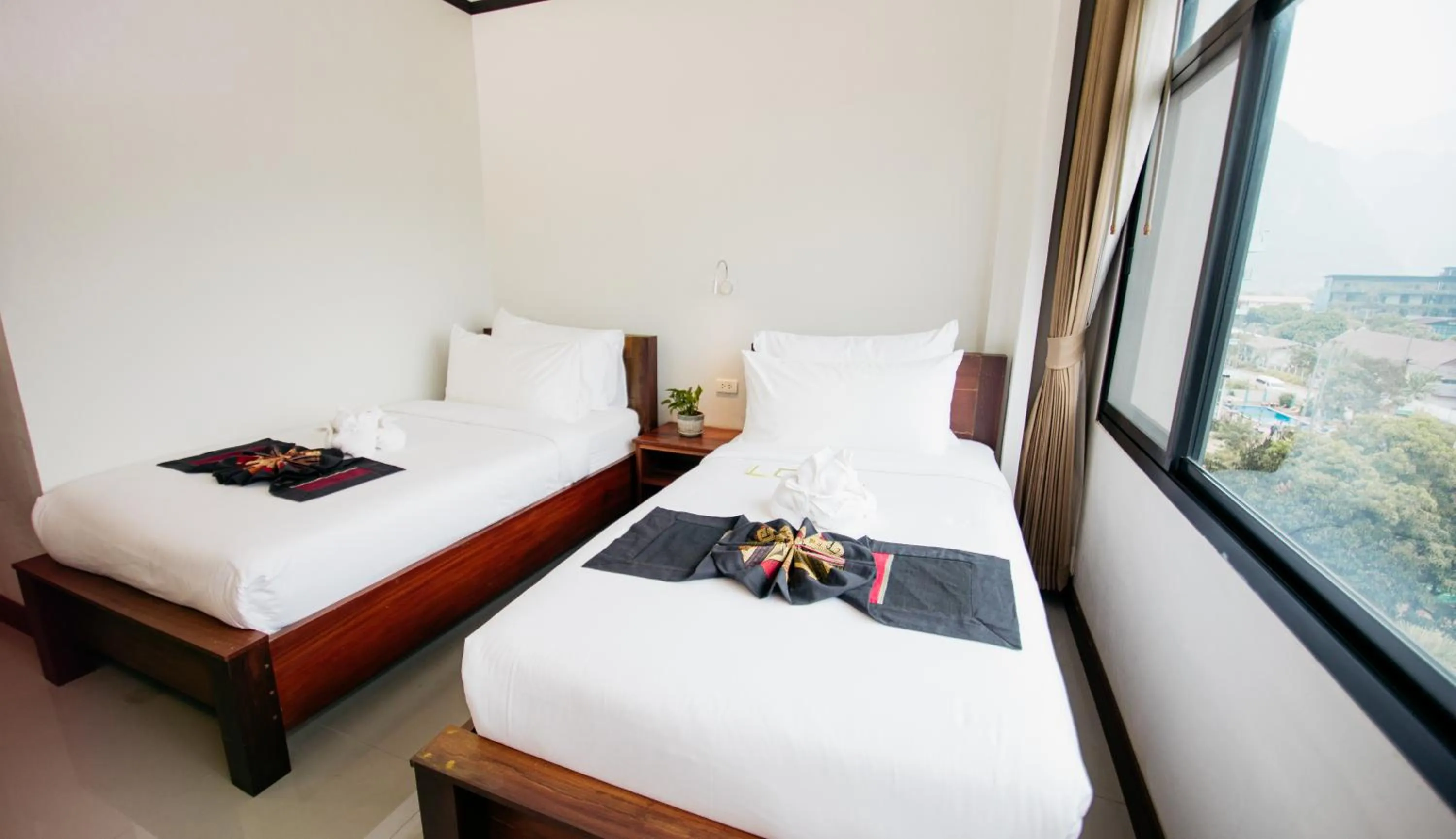 Bed in Sisombat Plaza Hotel