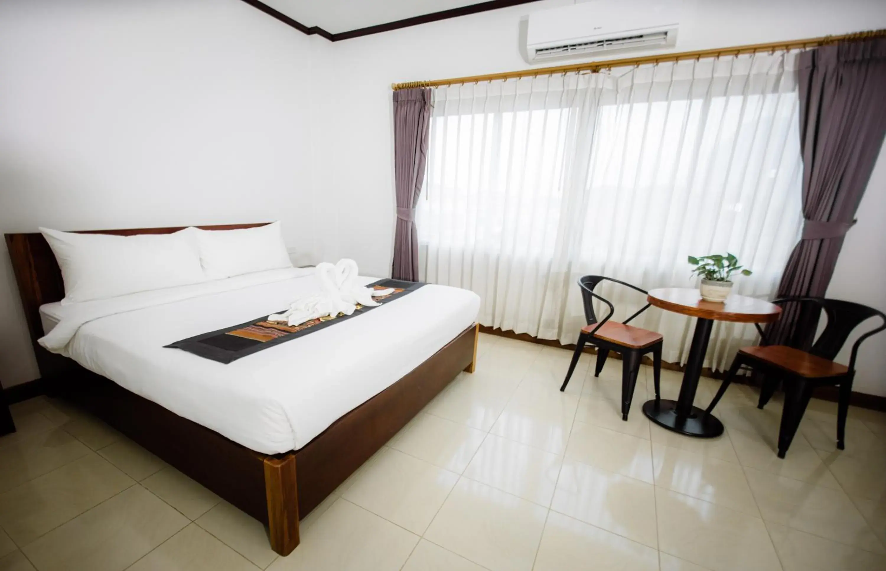 Standard Double Room in Sisombat Plaza Hotel Standard Double Room in Sisombat Plaza Hotel