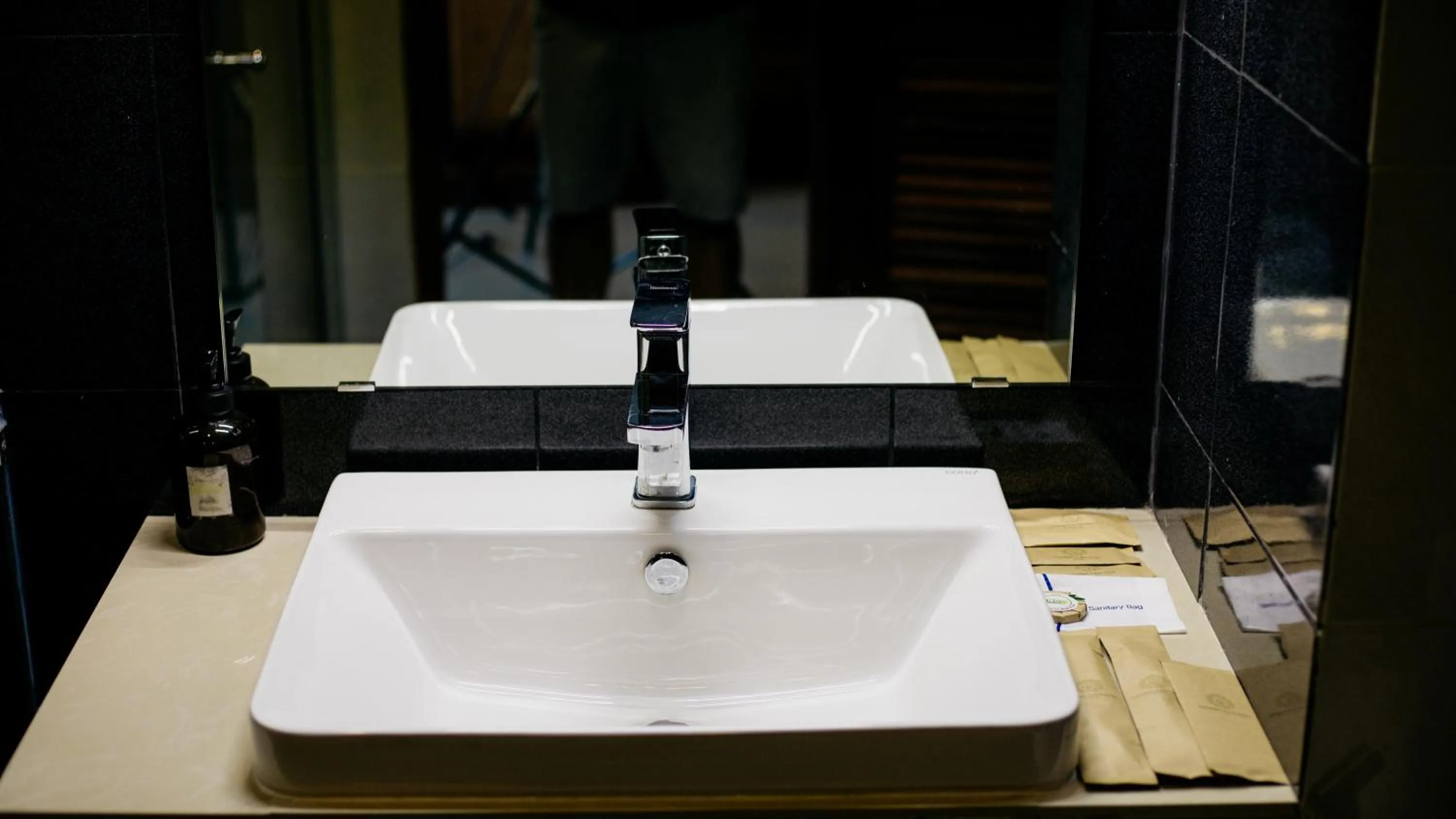 Bathroom in Sisombat Plaza Hotel