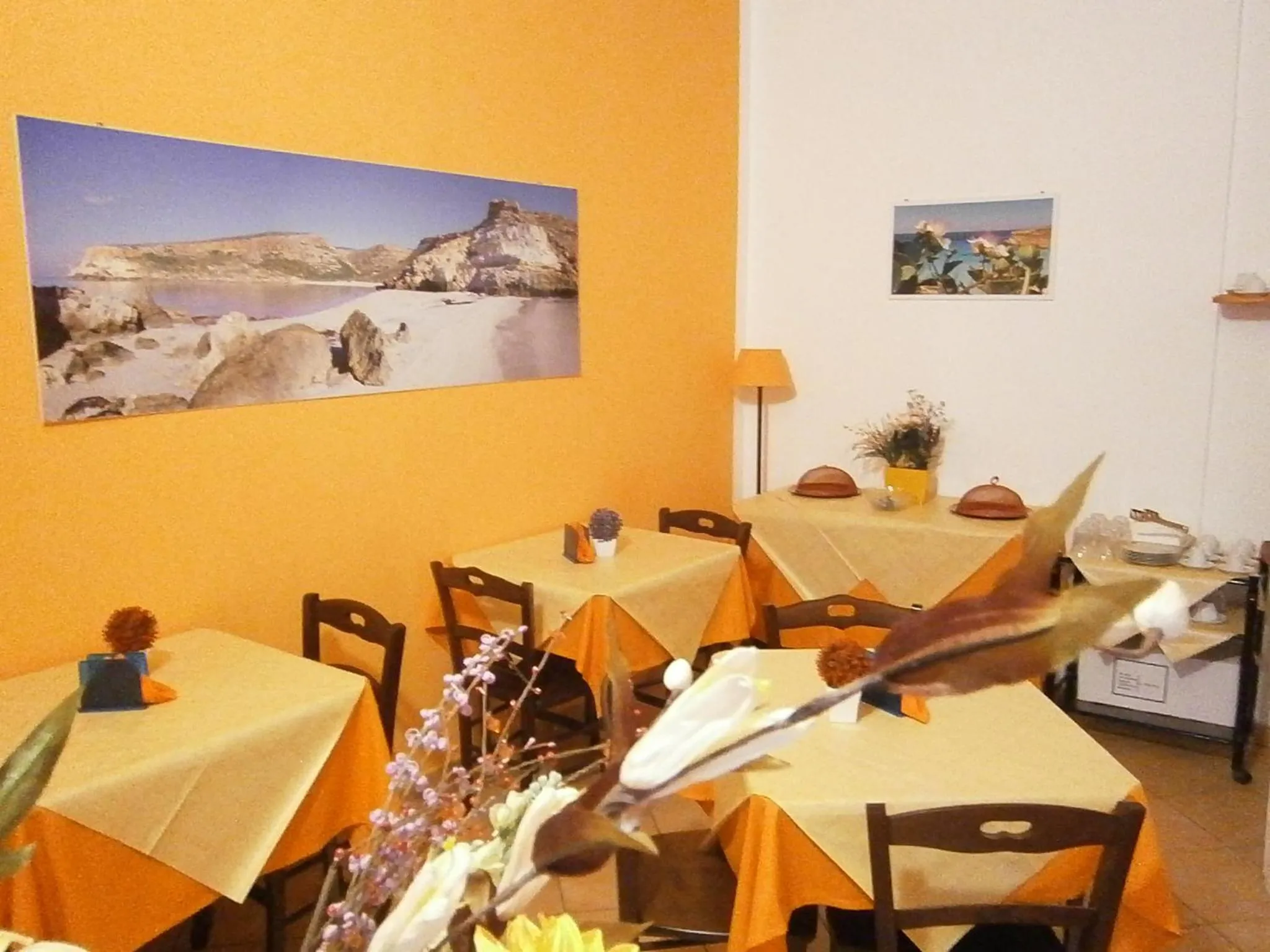 Communal lounge/ TV room in B&B La Rosa Lampedusa