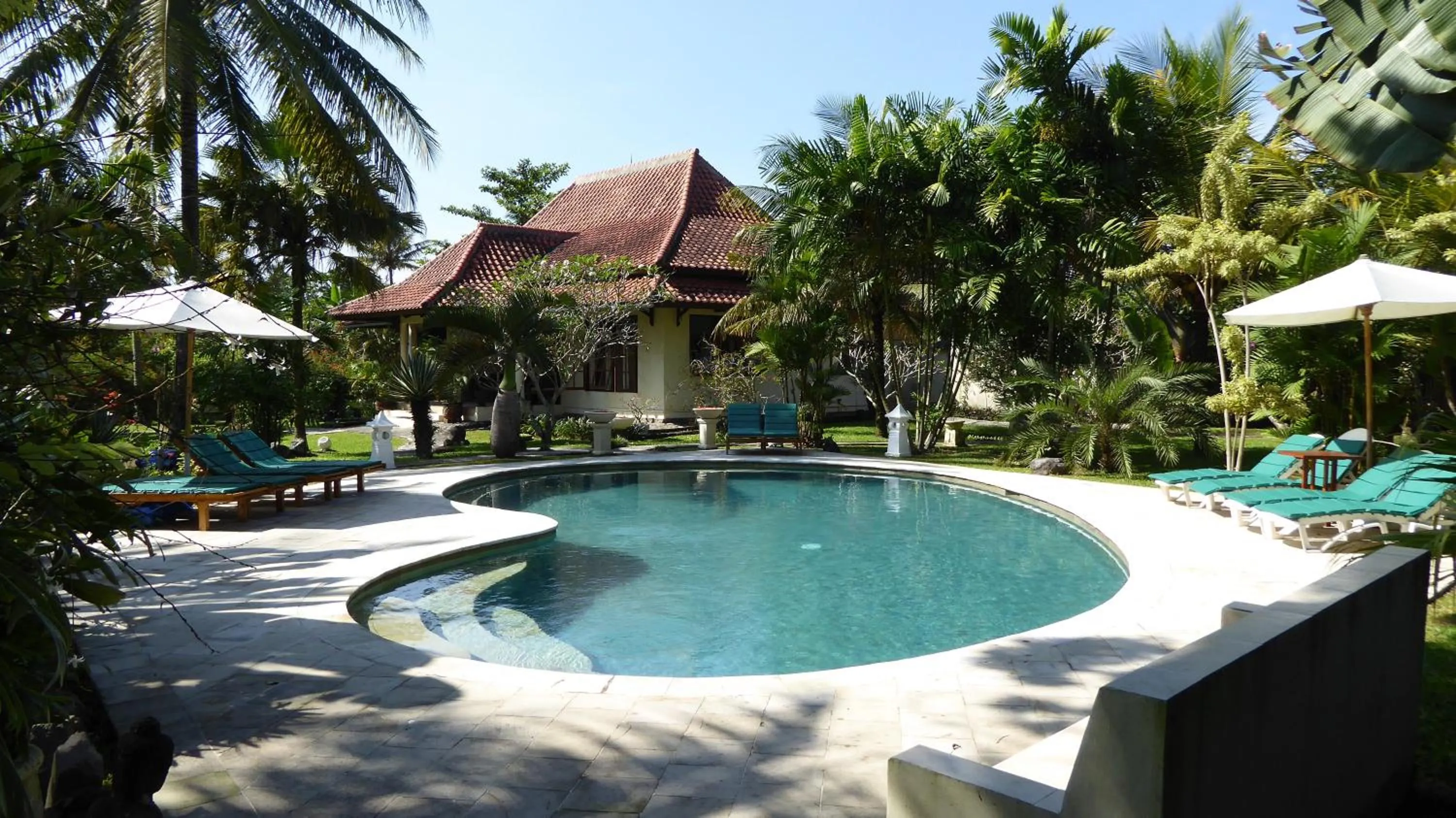 Swimming pool in Rumah Kita Villa/hotel