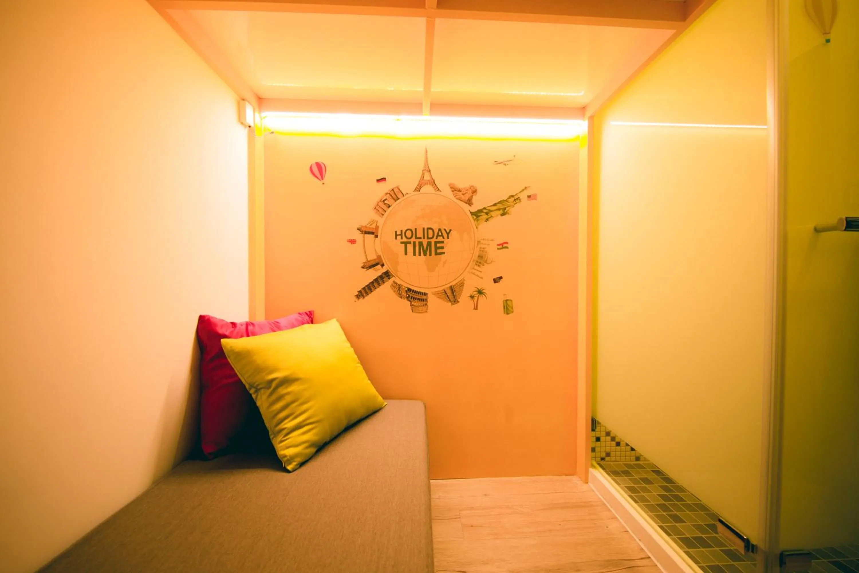 Living room, Bed in SleepBox Hostel