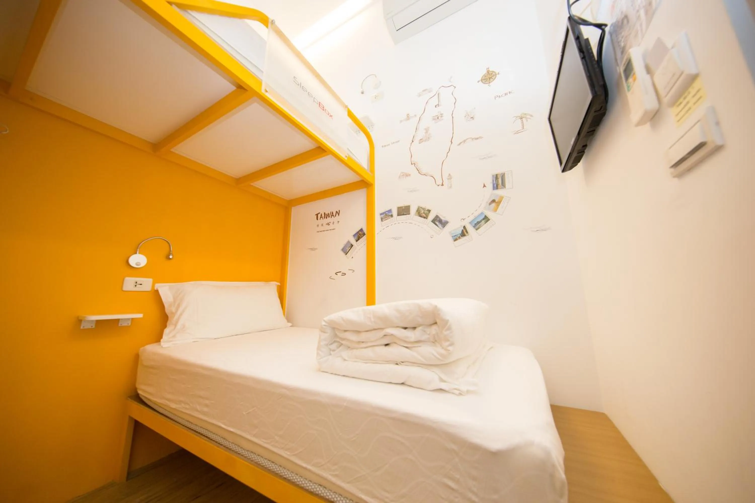 bunk bed, Bed in SleepBox Hostel