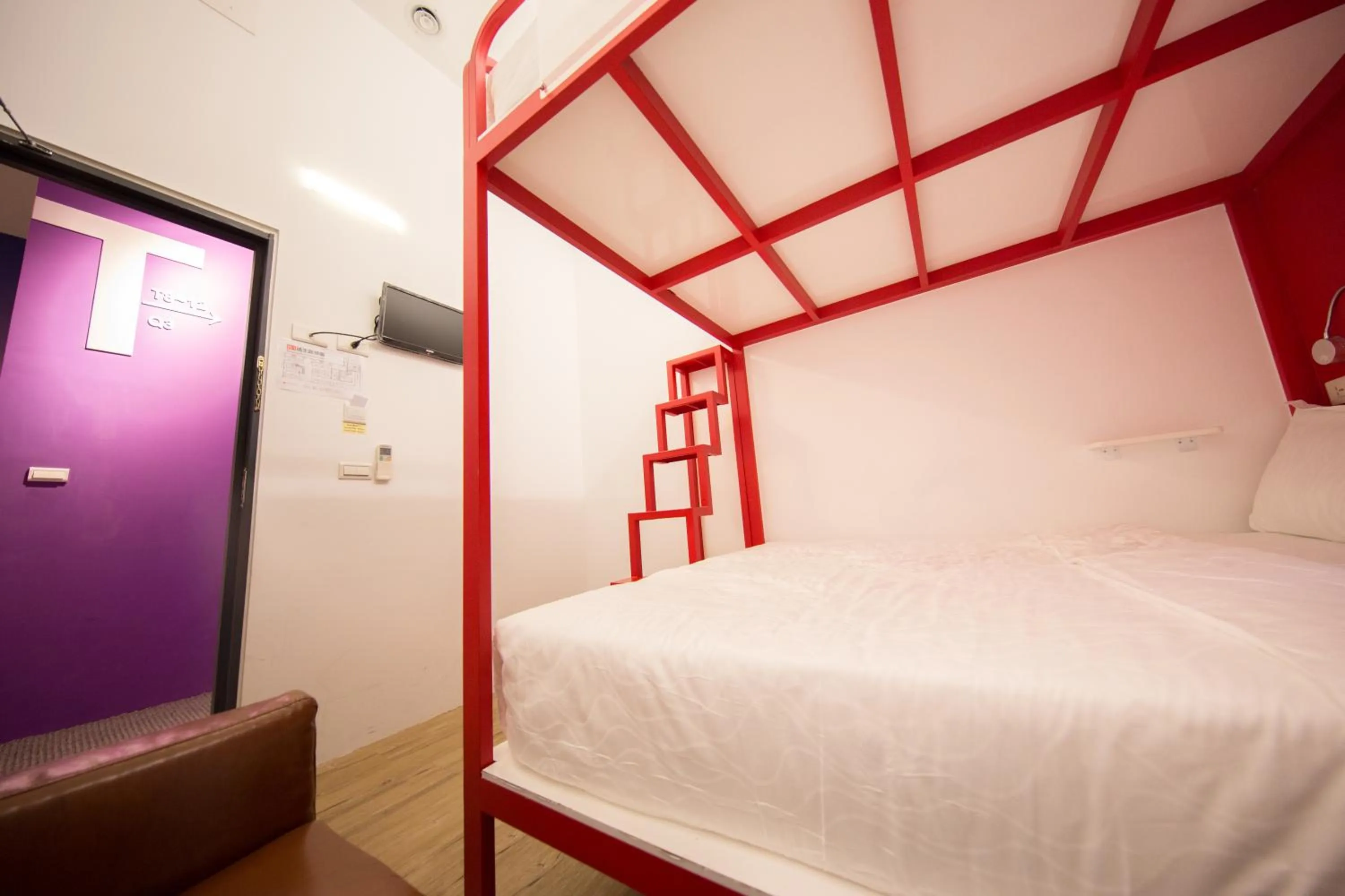 Bedroom, Bed in SleepBox Hostel