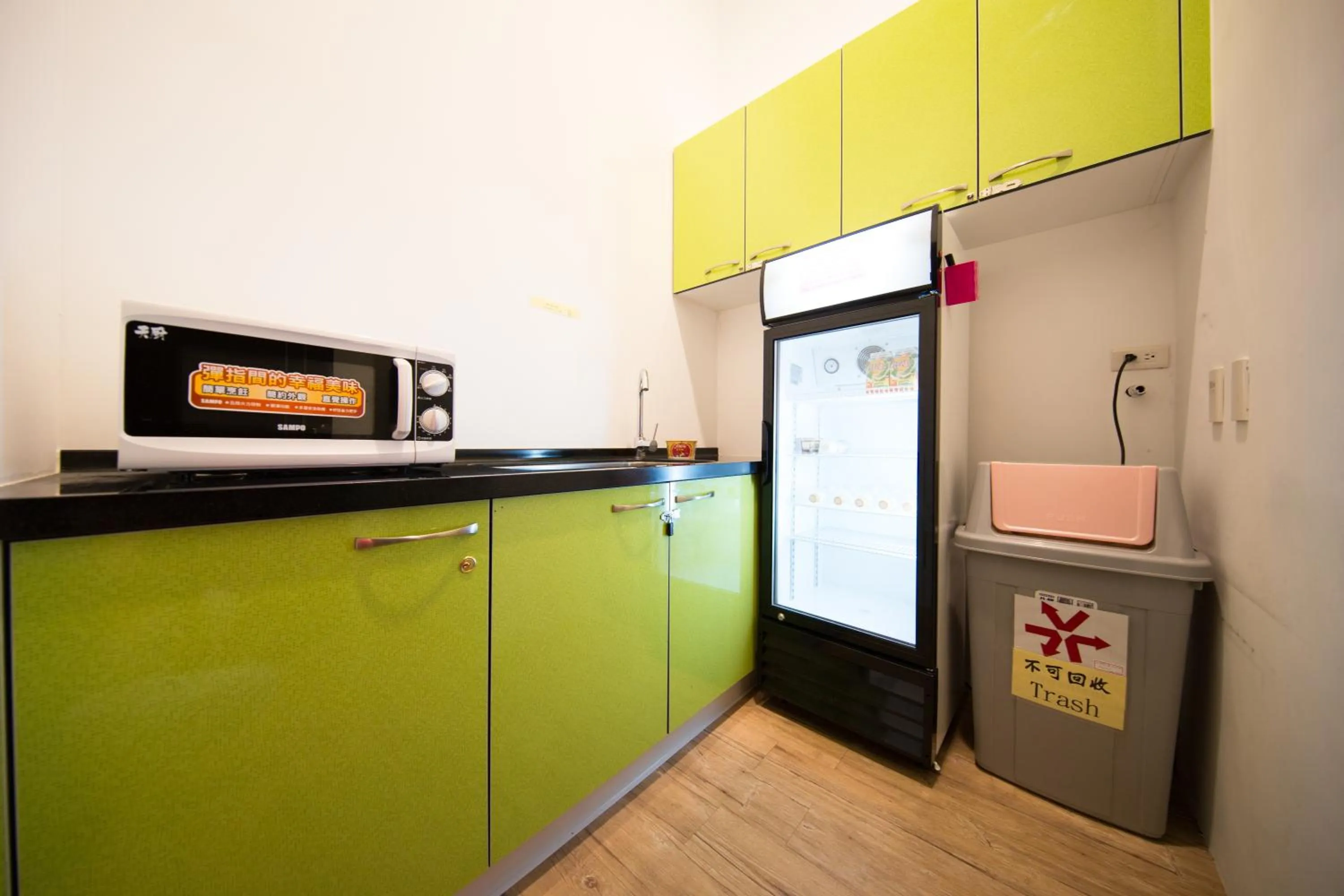 Area and facilities in SleepBox Hostel