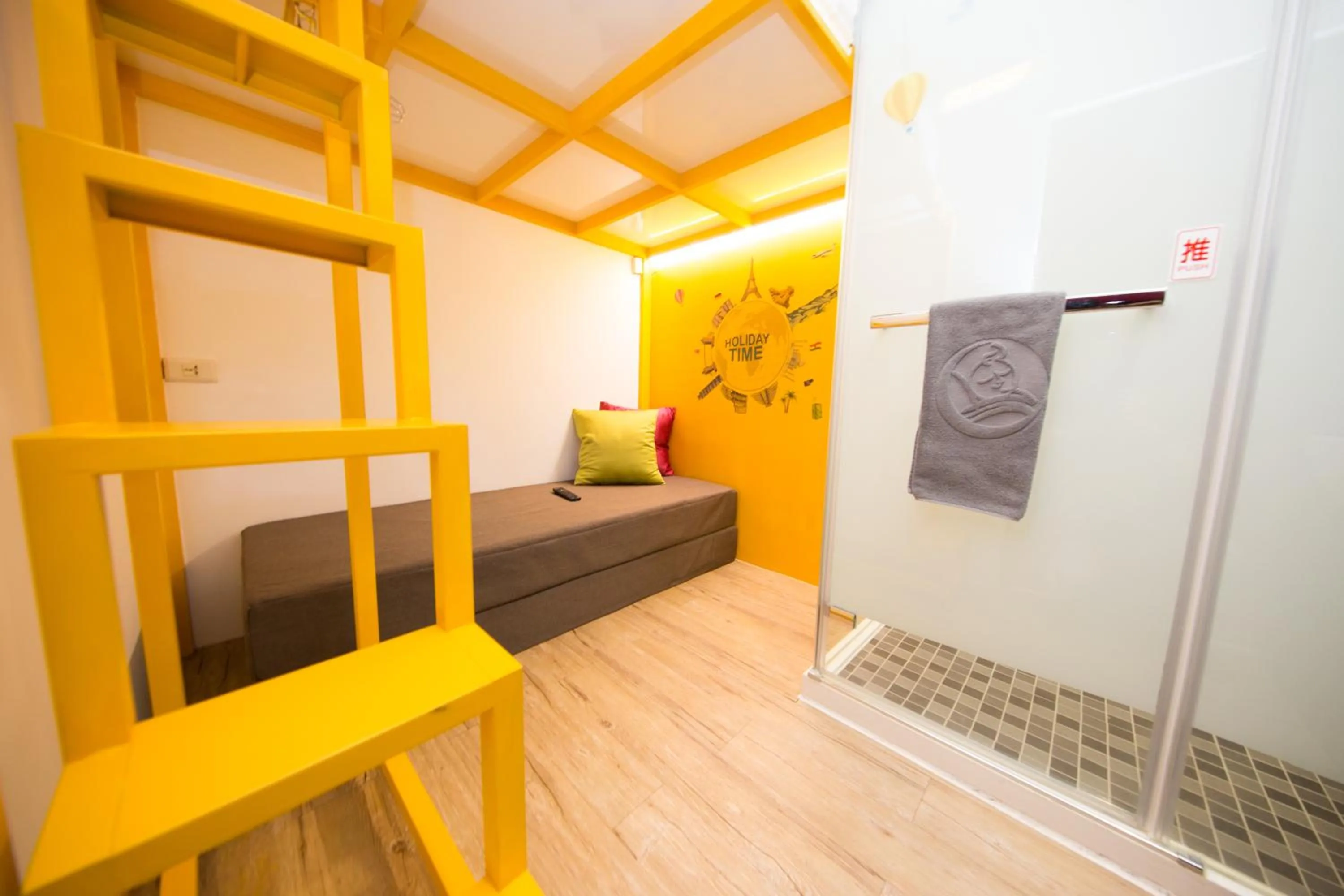 Photo of the whole room, Bed in SleepBox Hostel