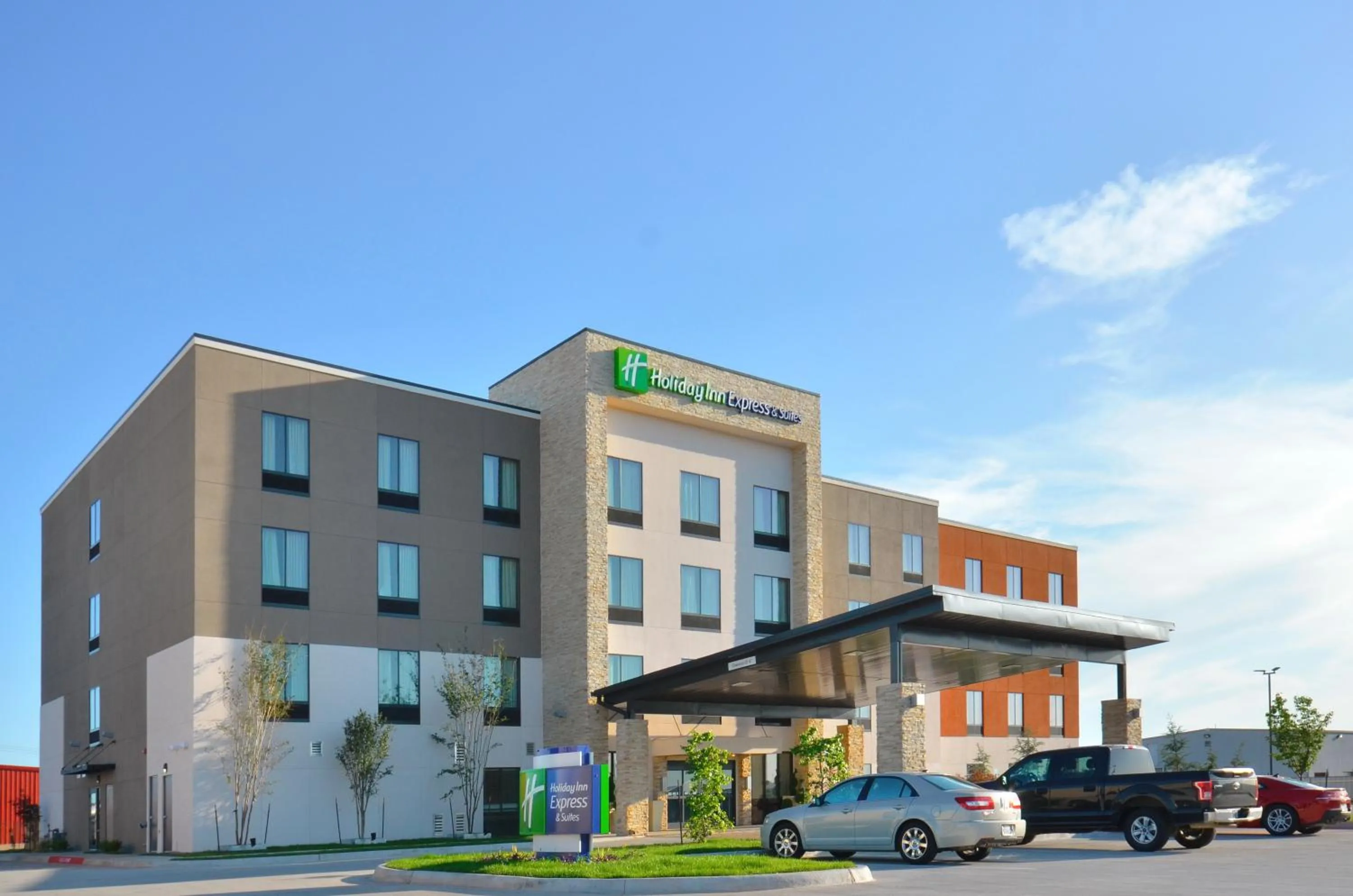 Property building in Holiday Inn Express & Suites Oklahoma City Mid - Arpt Area by IHG