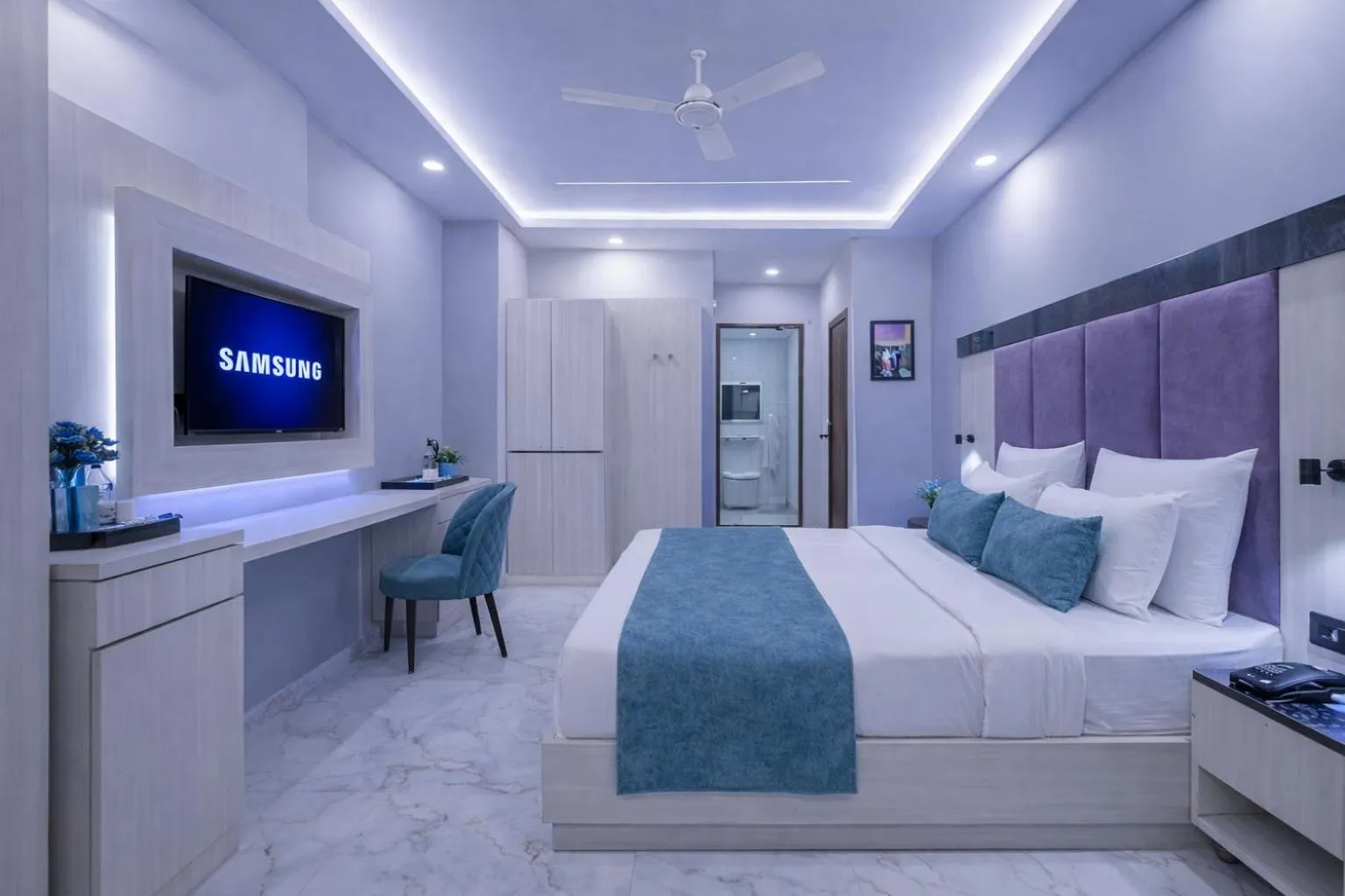 Bedroom, Bed in Hotel Urban Royale - IGI Airport Delhi