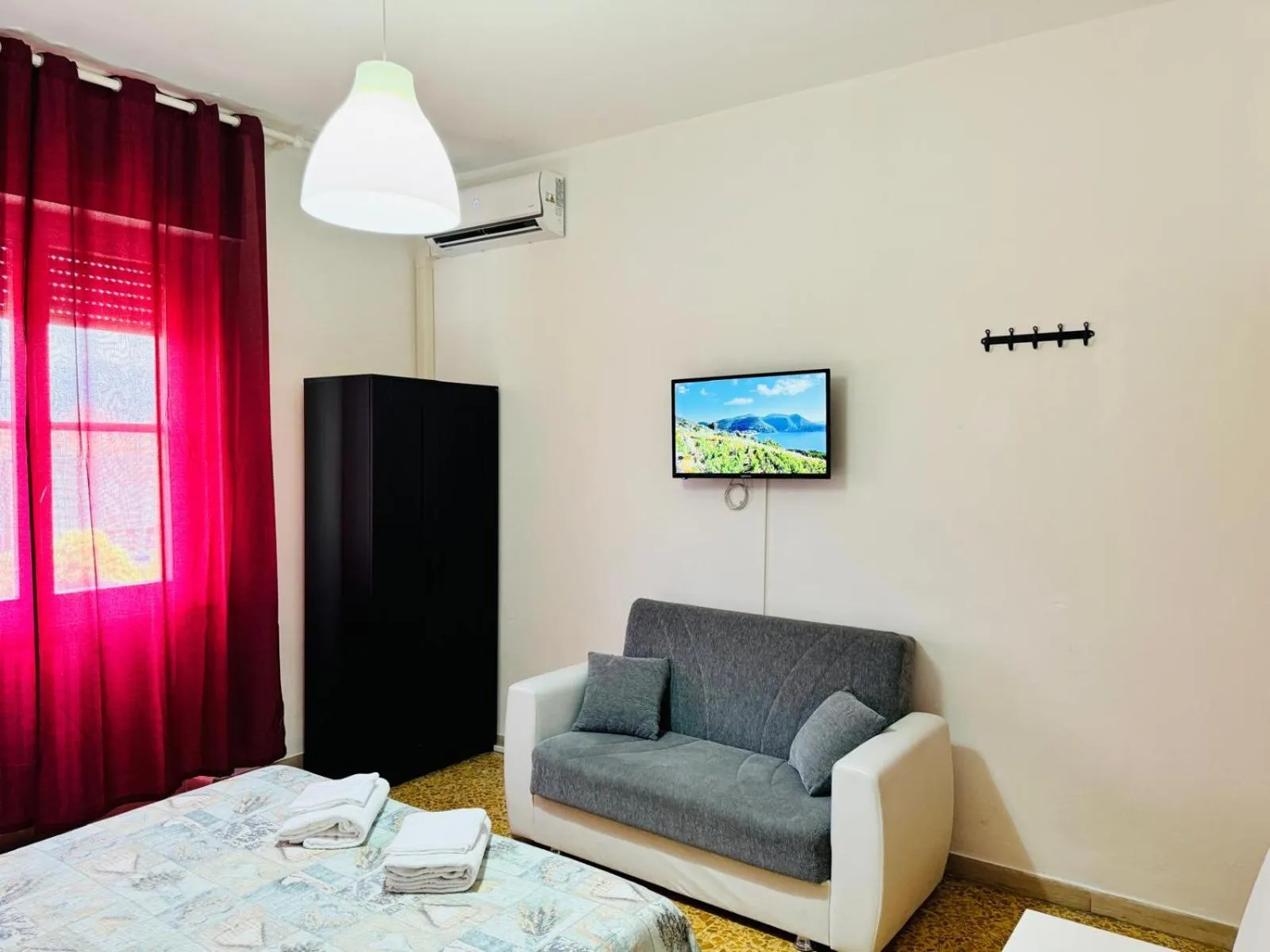 TV and multimedia, Bed in Prime Guest House