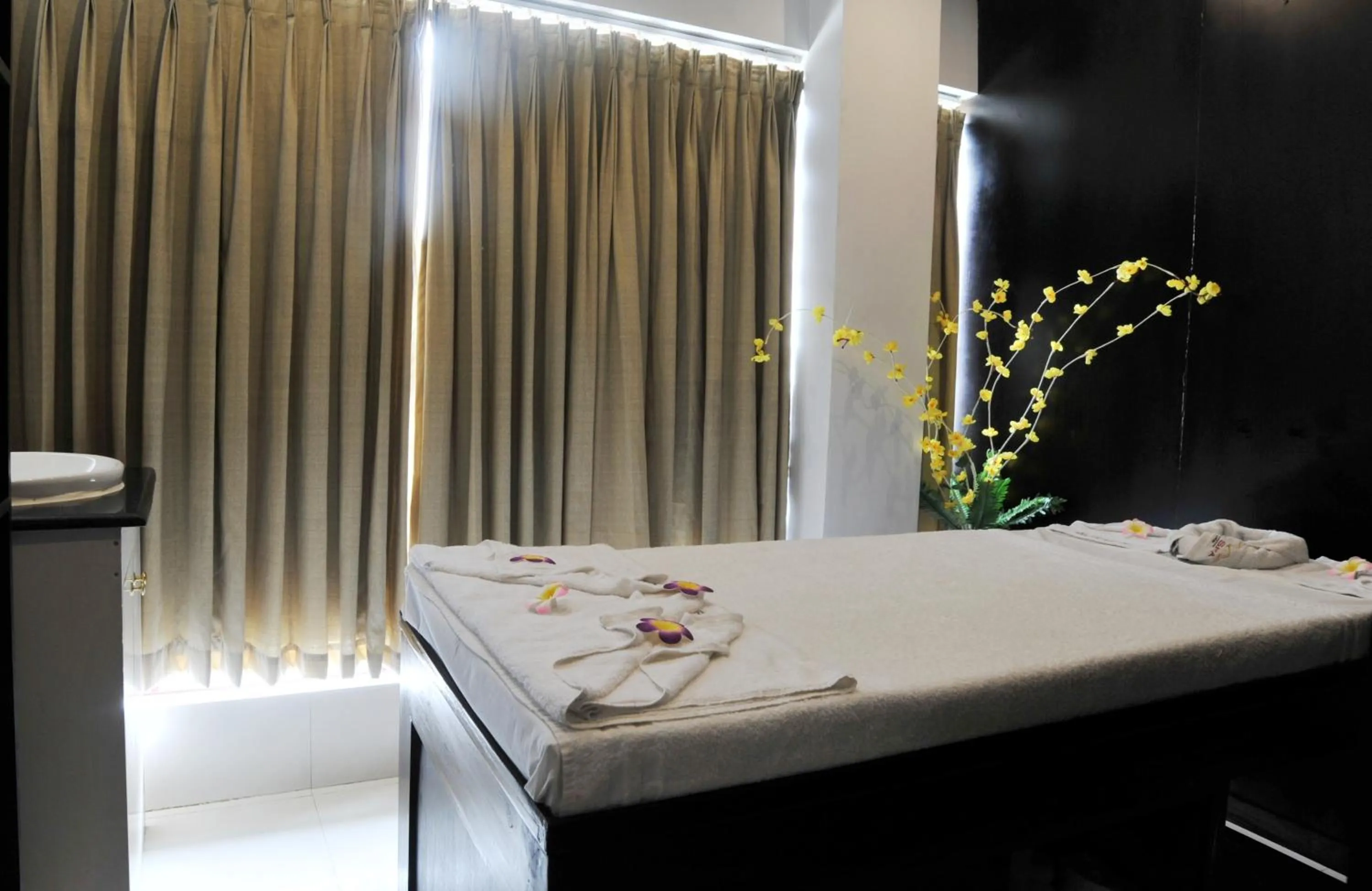 Massage, Bed in Platinum Residence