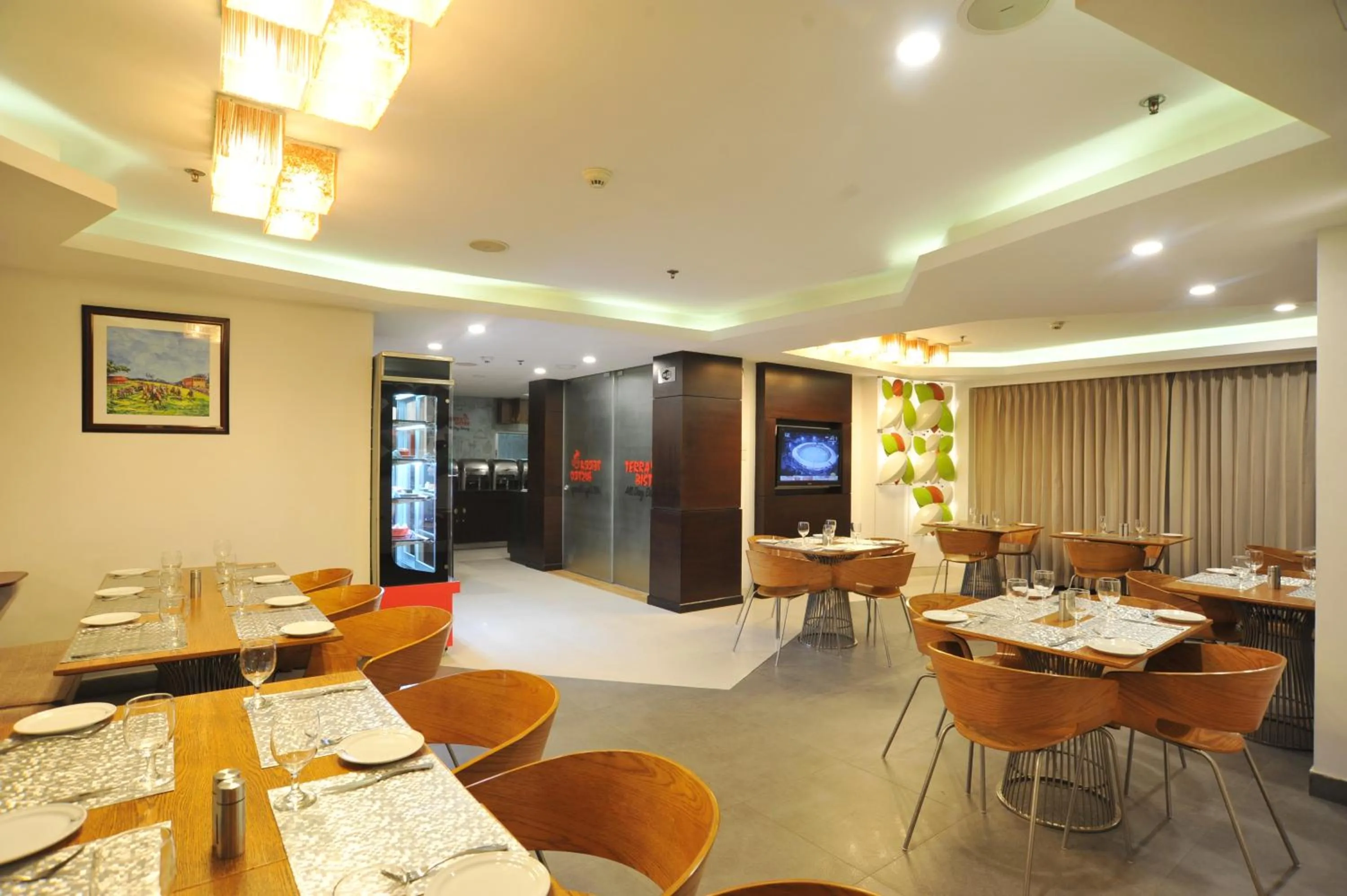 Restaurant/places to eat in Platinum Residence