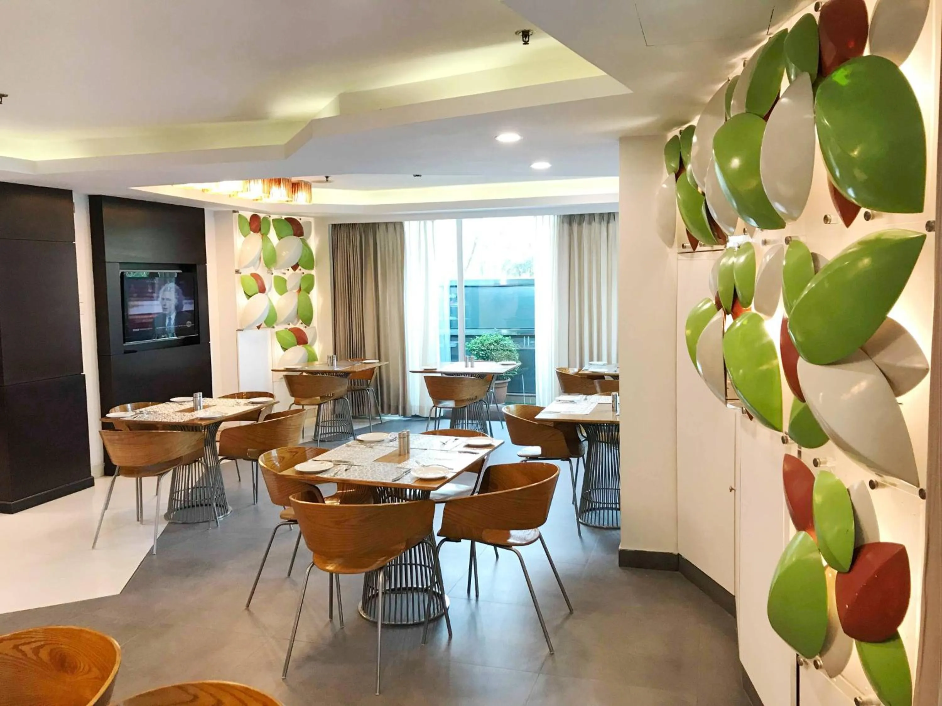 Restaurant/places to eat in Platinum Residence