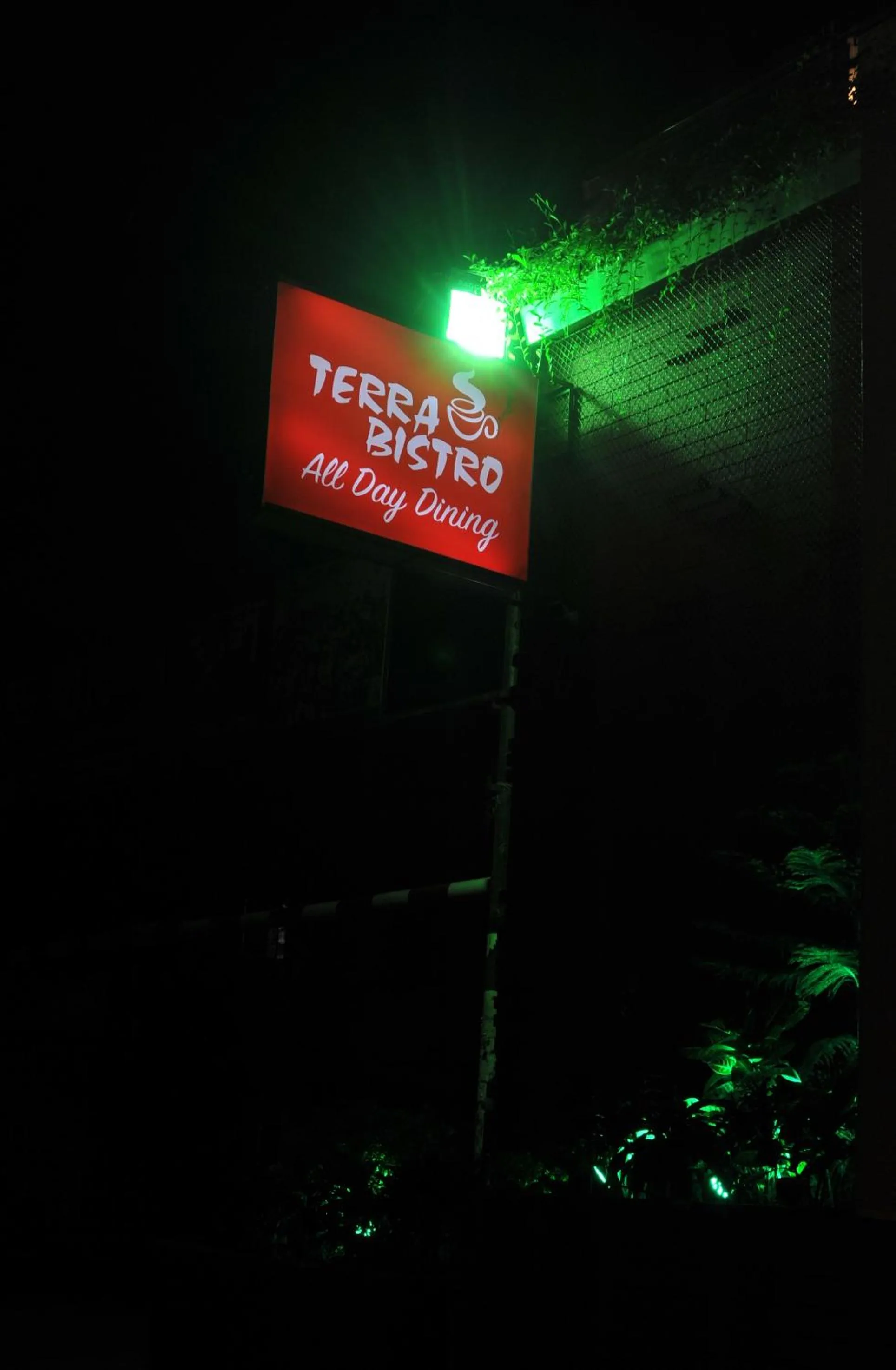 Restaurant/places to eat in Platinum Residence