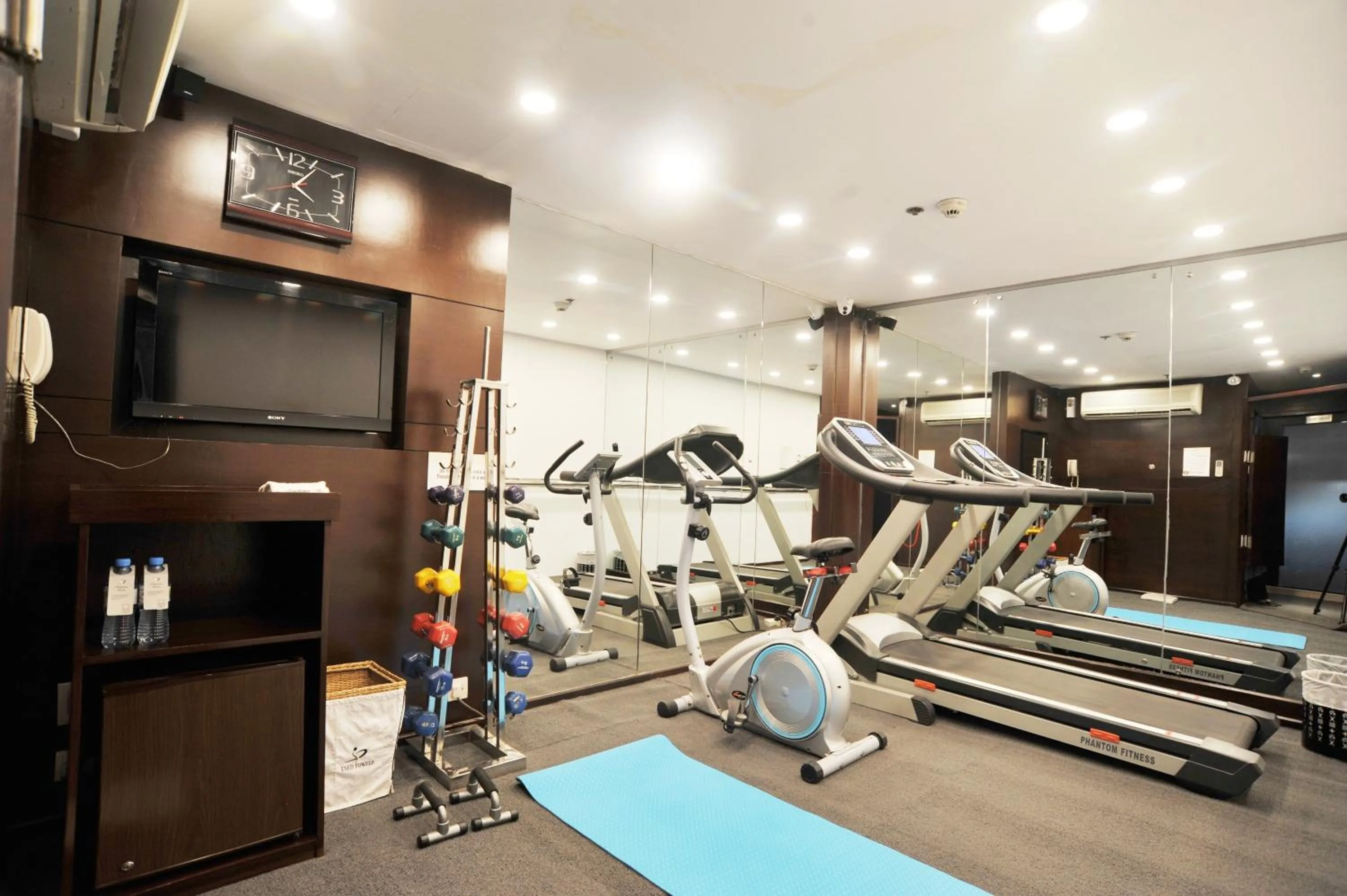 Fitness centre/facilities in Platinum Residence