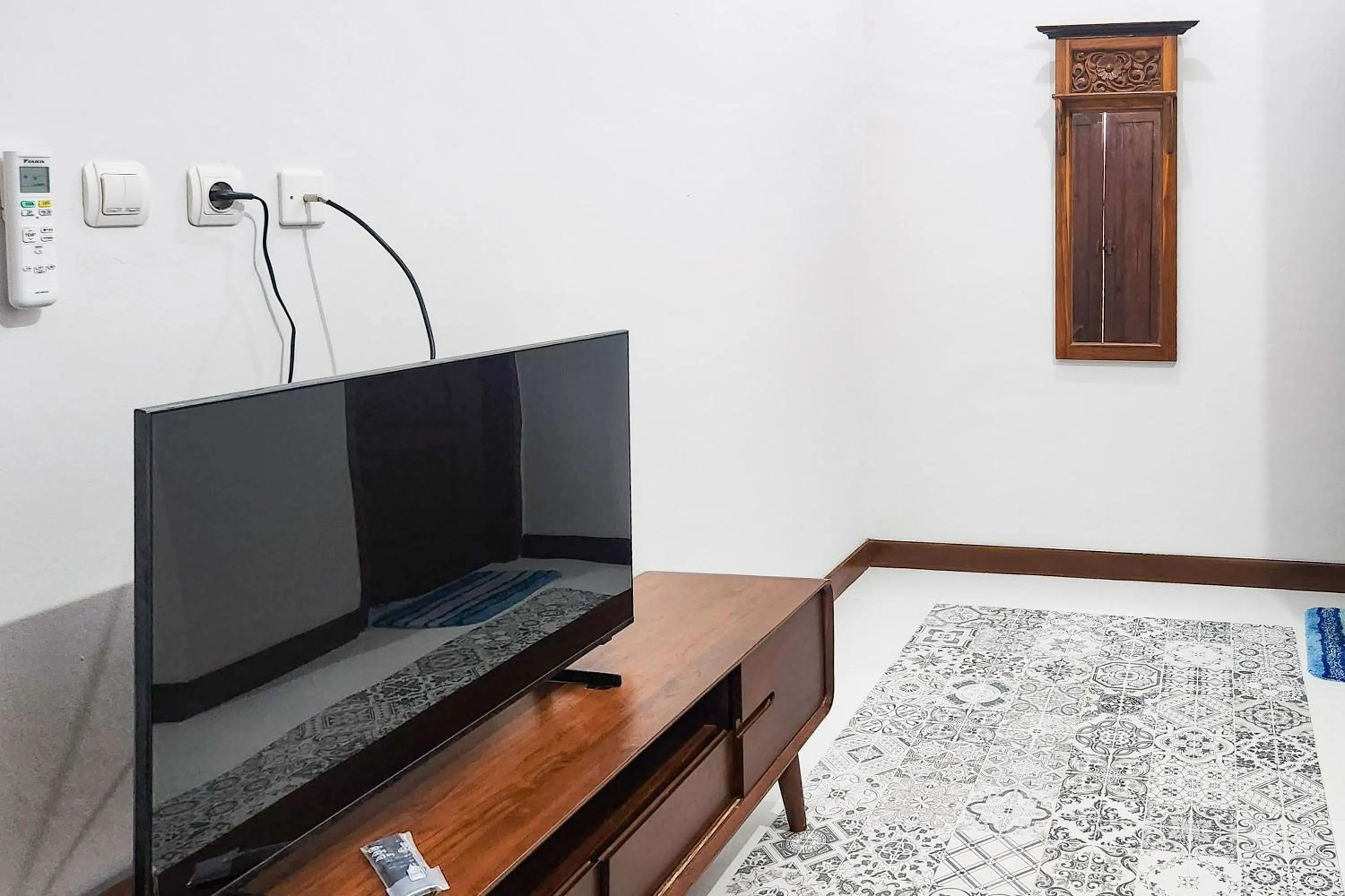 TV and multimedia in RedDoorz near Stasiun Sragen