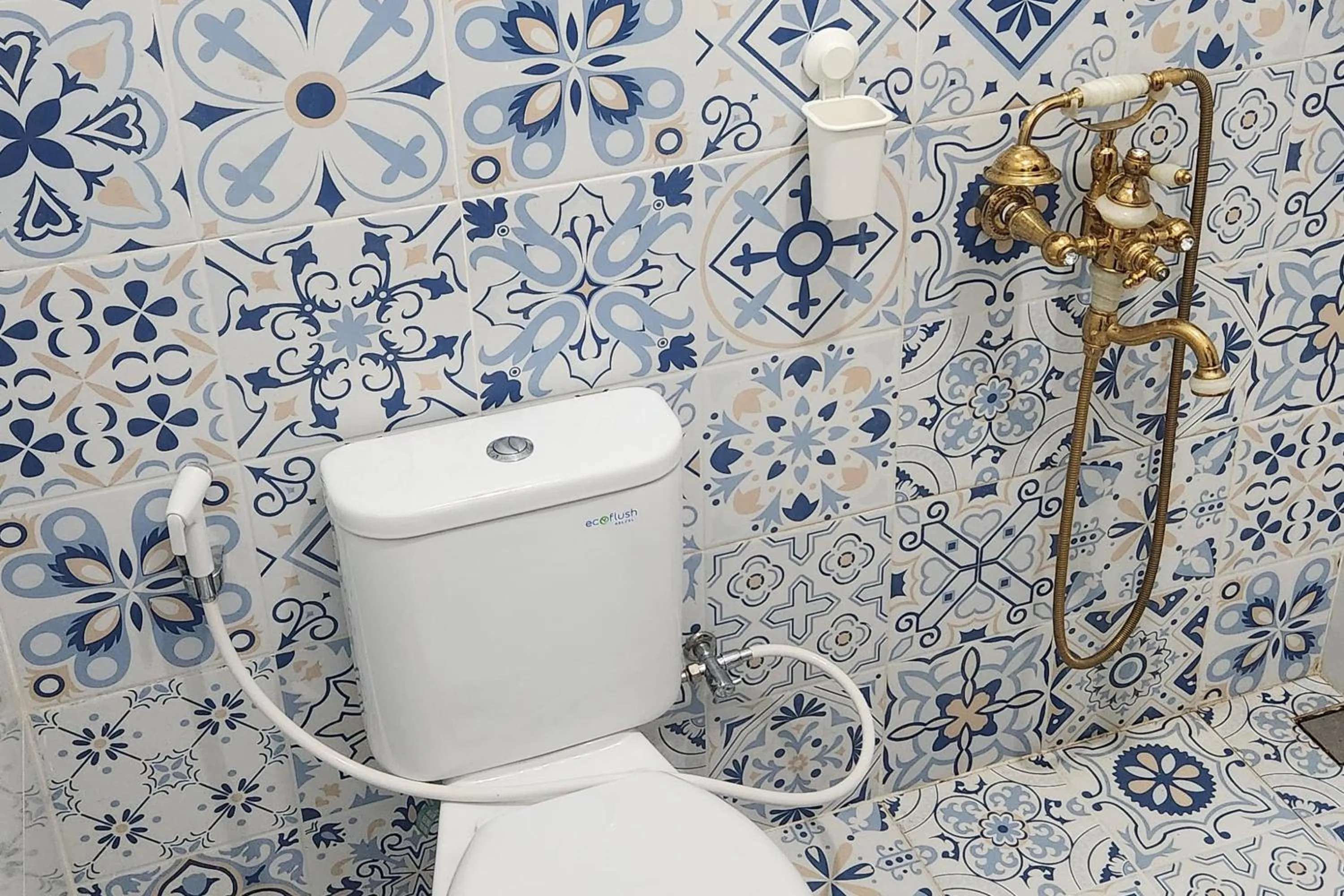 Bathroom in RedDoorz near Stasiun Sragen