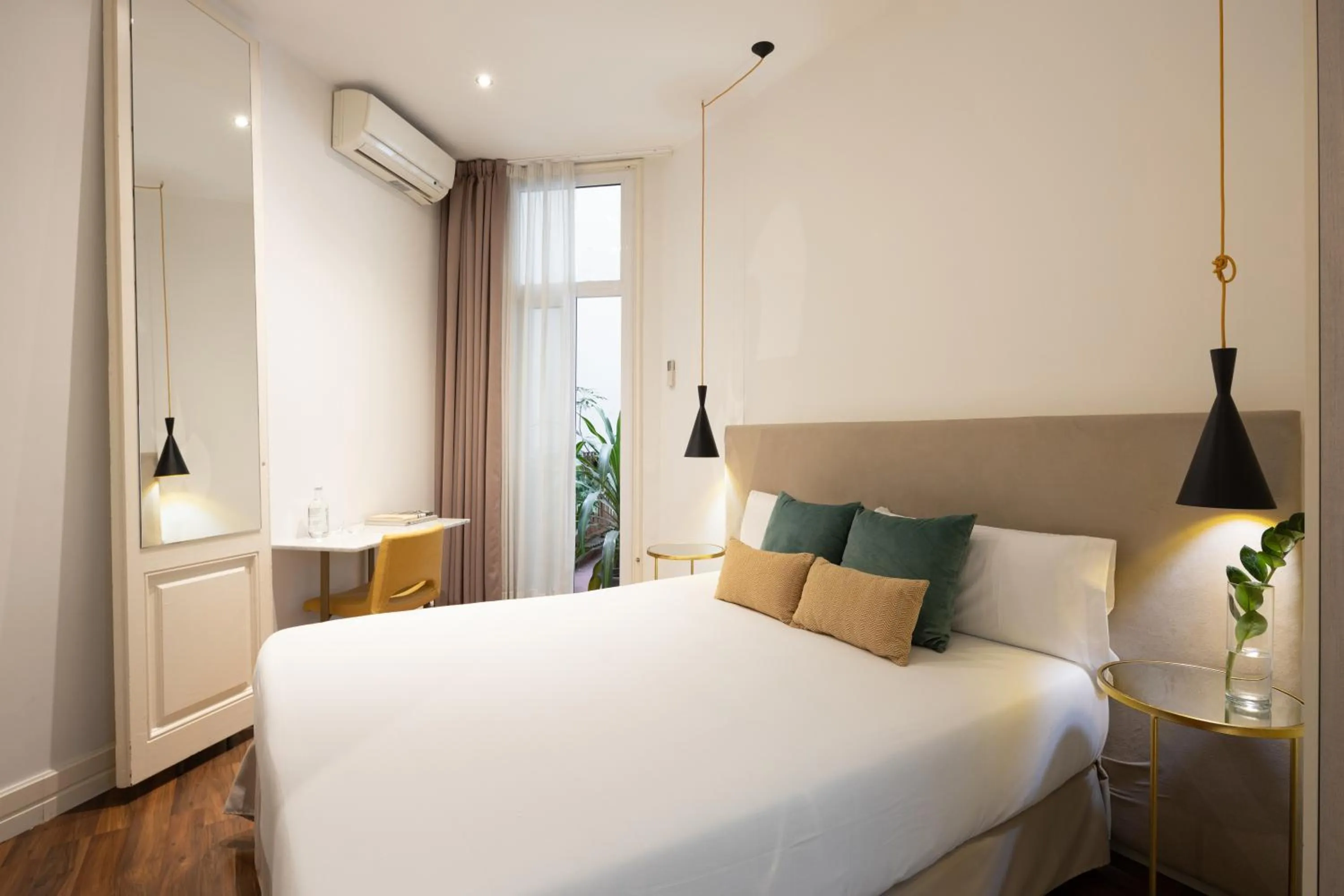 Photo of the whole room, Bed in Forget Me Not Barcelona