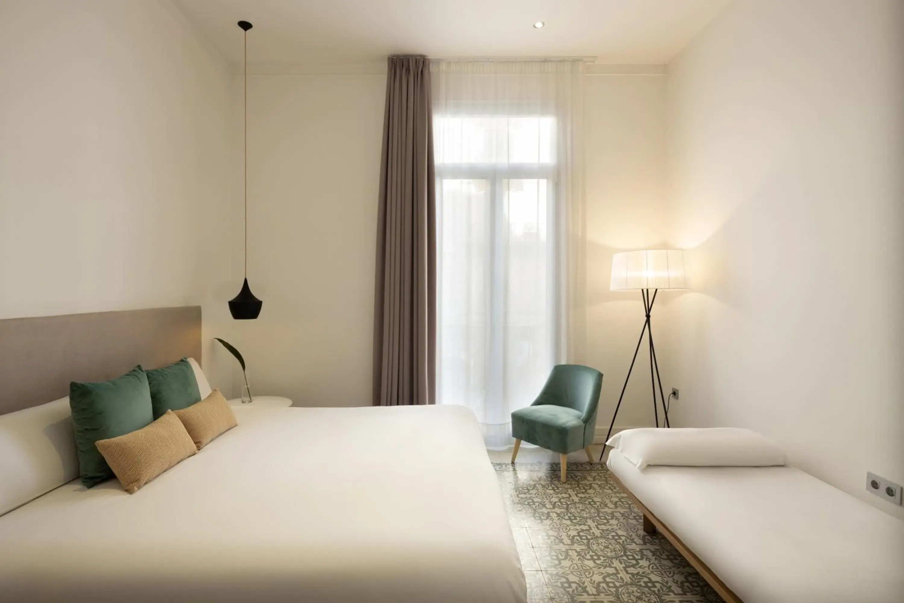 Triple Room with Private Bathroom in Forget Me Not Barcelona Triple Room with Private Bathroom in Forget Me Not Barcelona