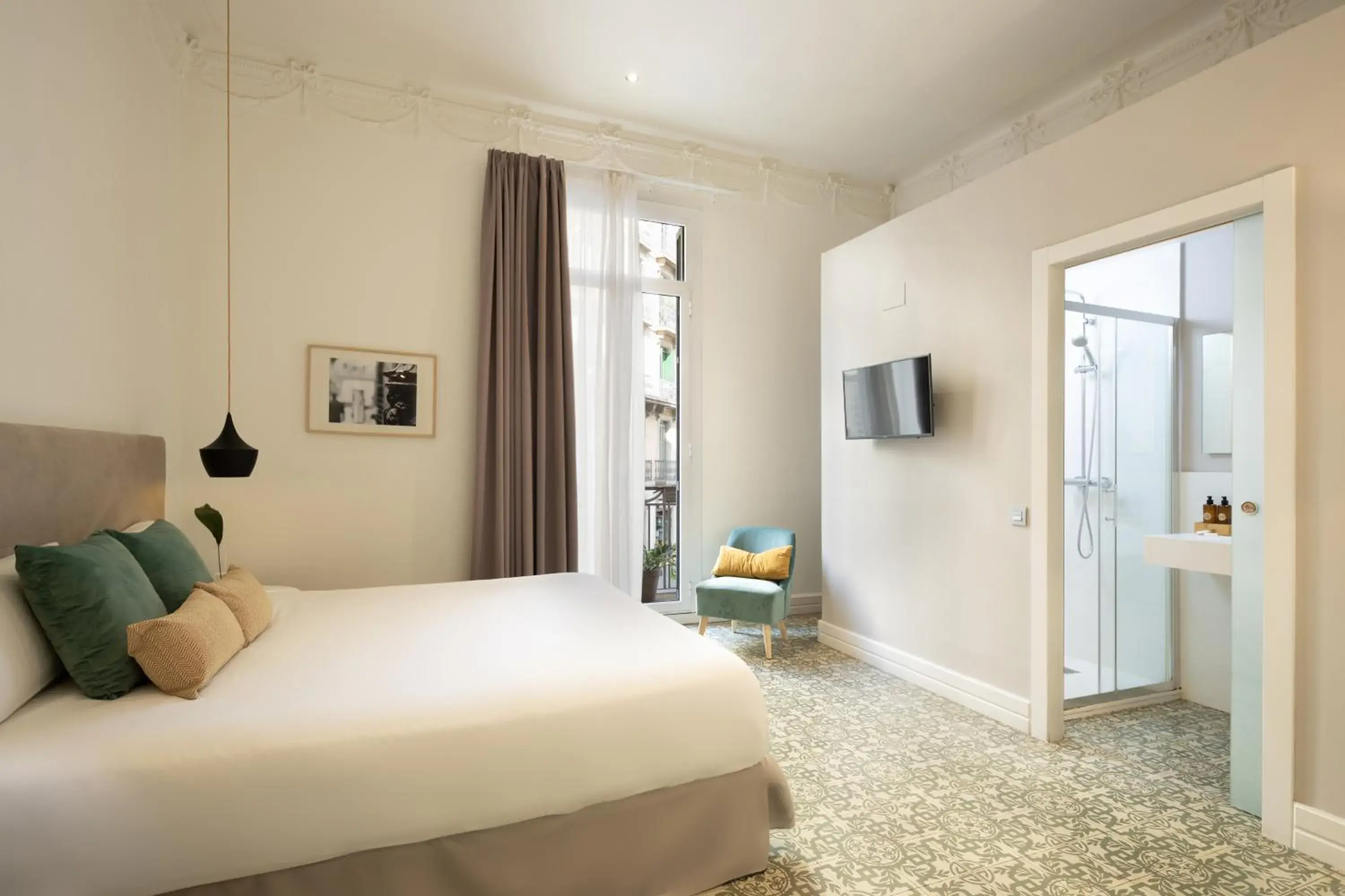 Double or Twin Room with Street View in Forget Me Not Barcelona Double or Twin Room with Street View in Forget Me Not Barcelona