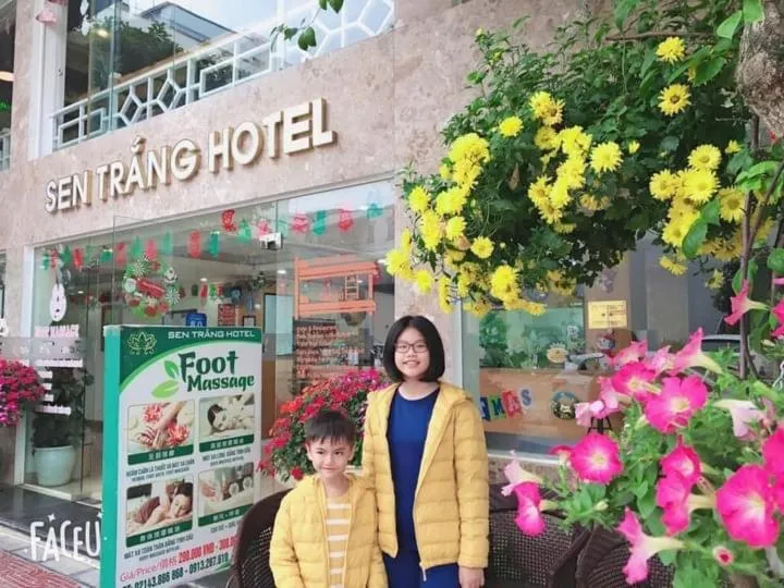 Guests in Sen Trang Hotel