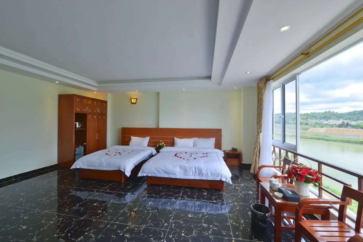 Family Room with Lake View in Sen Trang Hotel Family Room with Lake View in Sen Trang Hotel