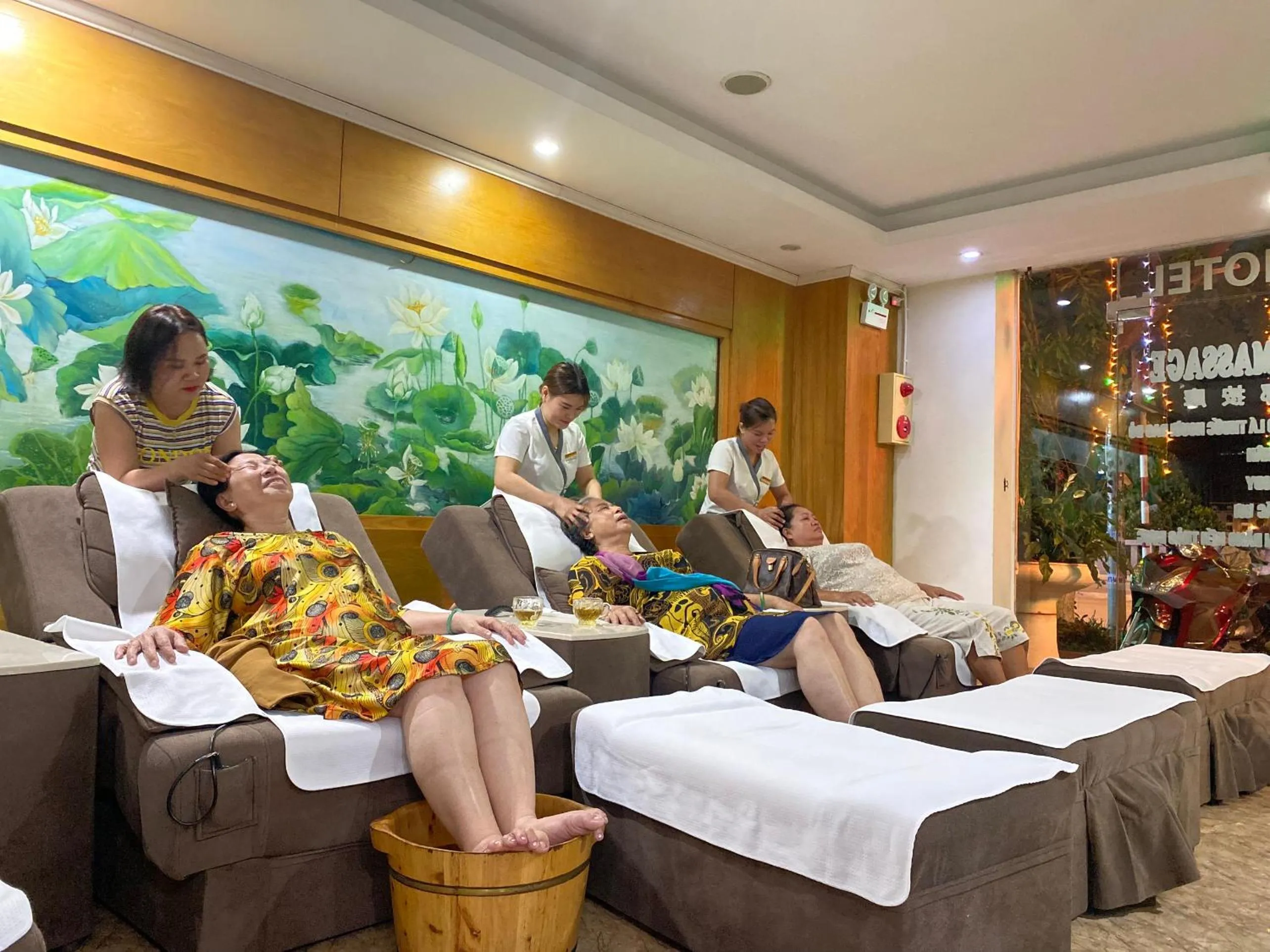 Massage in Sen Trang Hotel