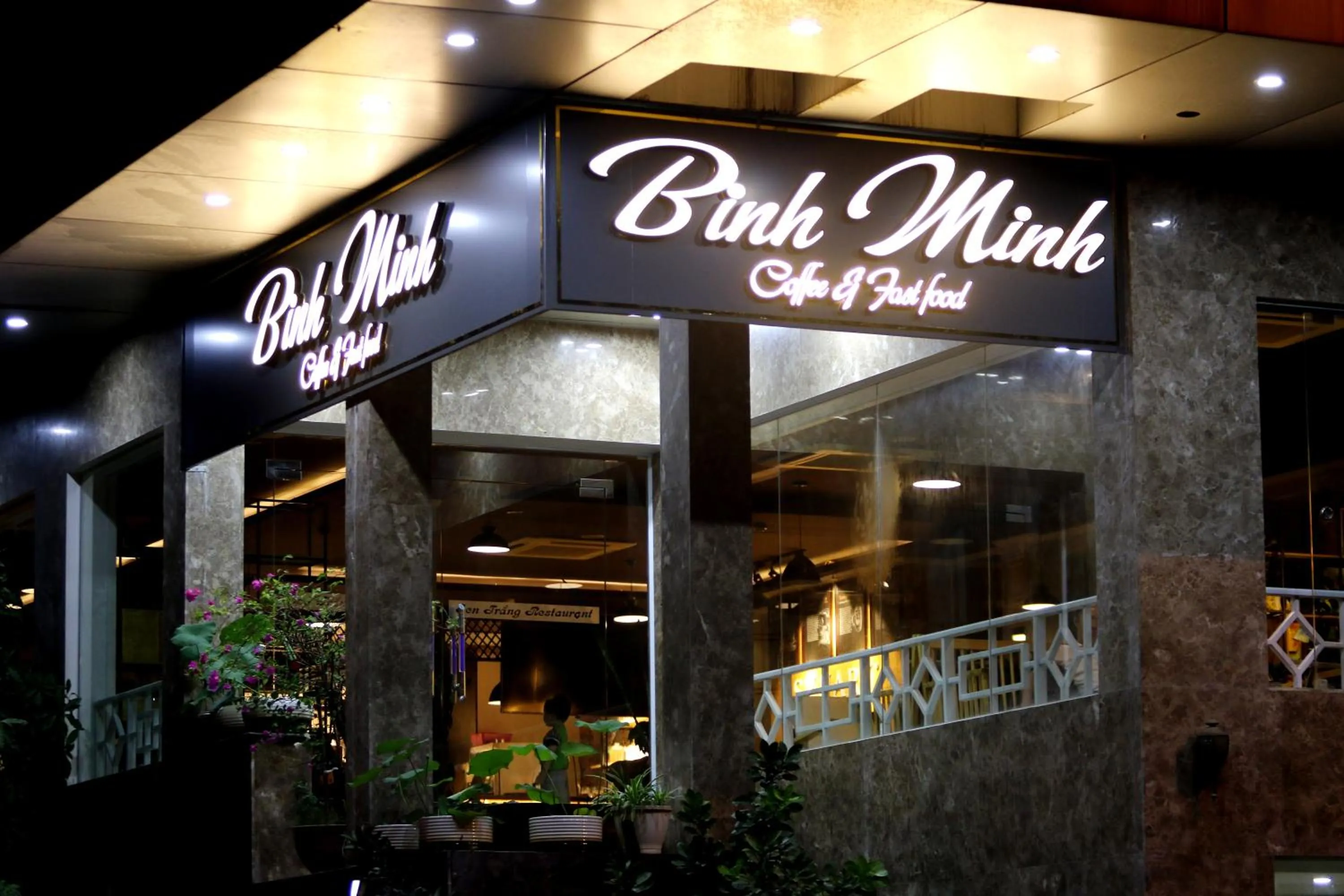 Restaurant/places to eat in Sen Trang Hotel