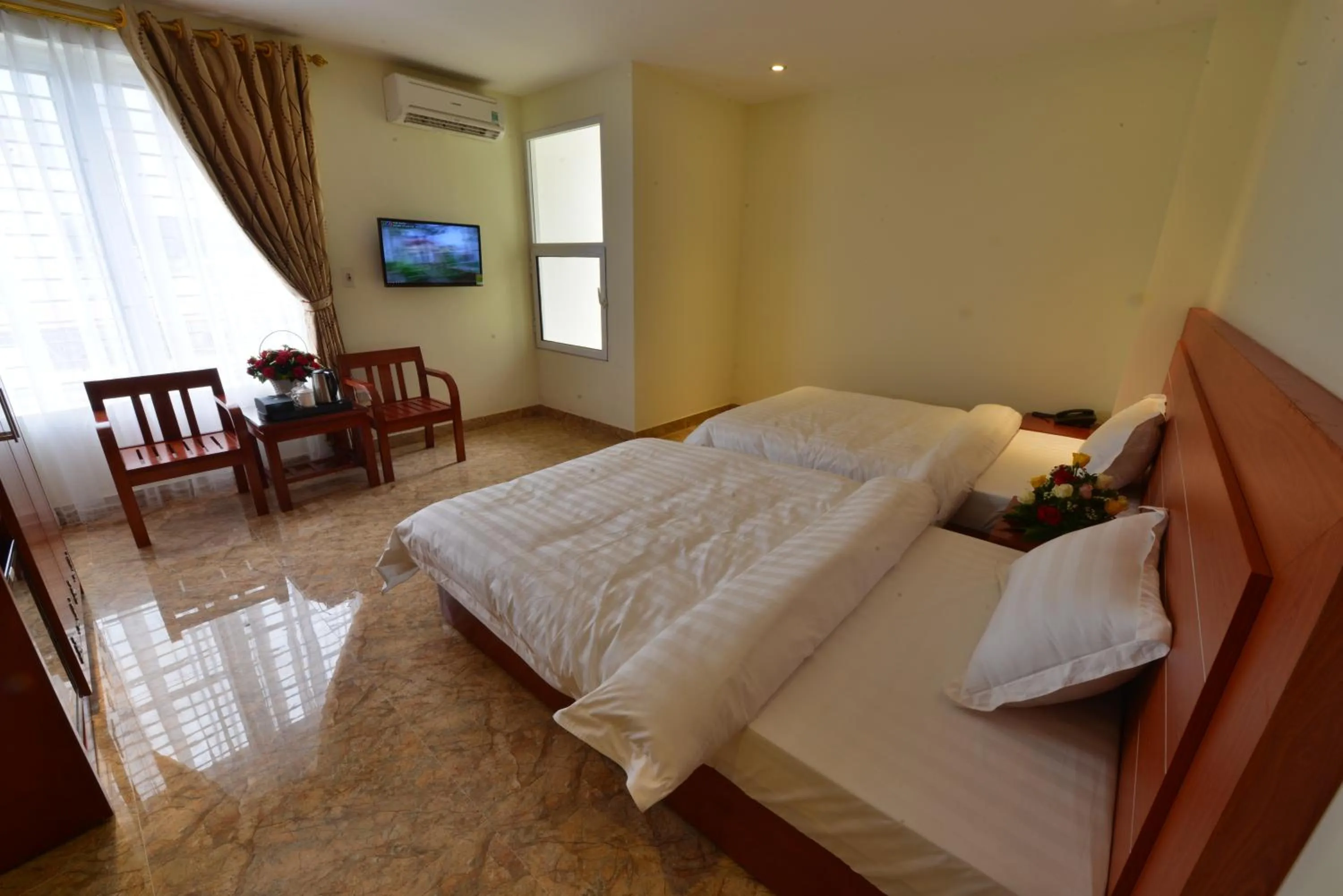 Photo of the whole room, Bed in Sen Trang Hotel