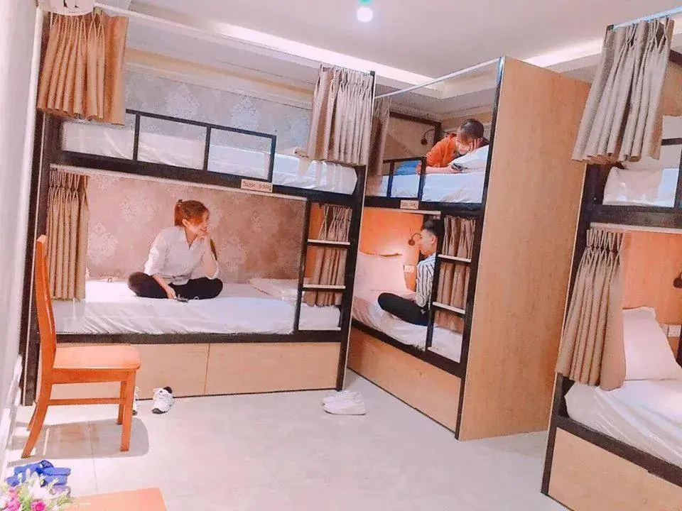 Bed in 6-Bed Dormitory Room in Sen Trang Hotel Bed in 6-Bed Dormitory Room in Sen Trang Hotel
