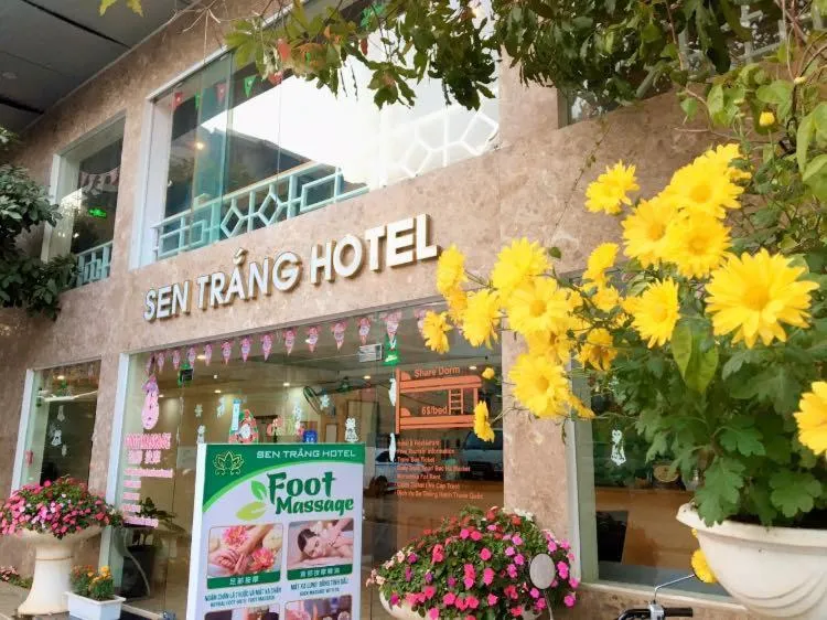 Facade/entrance in Sen Trang Hotel