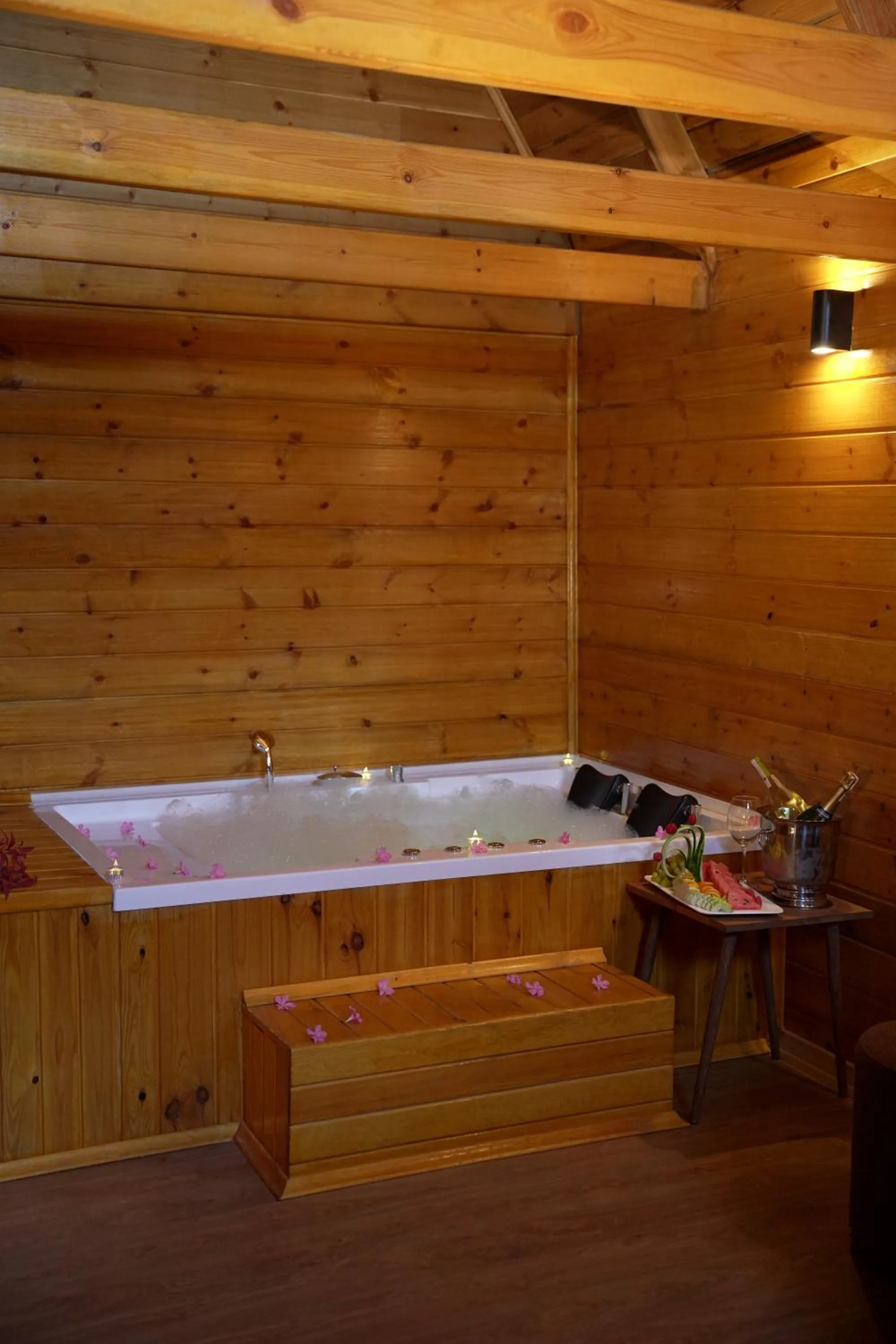 room service in Navy Inn & Bungalows