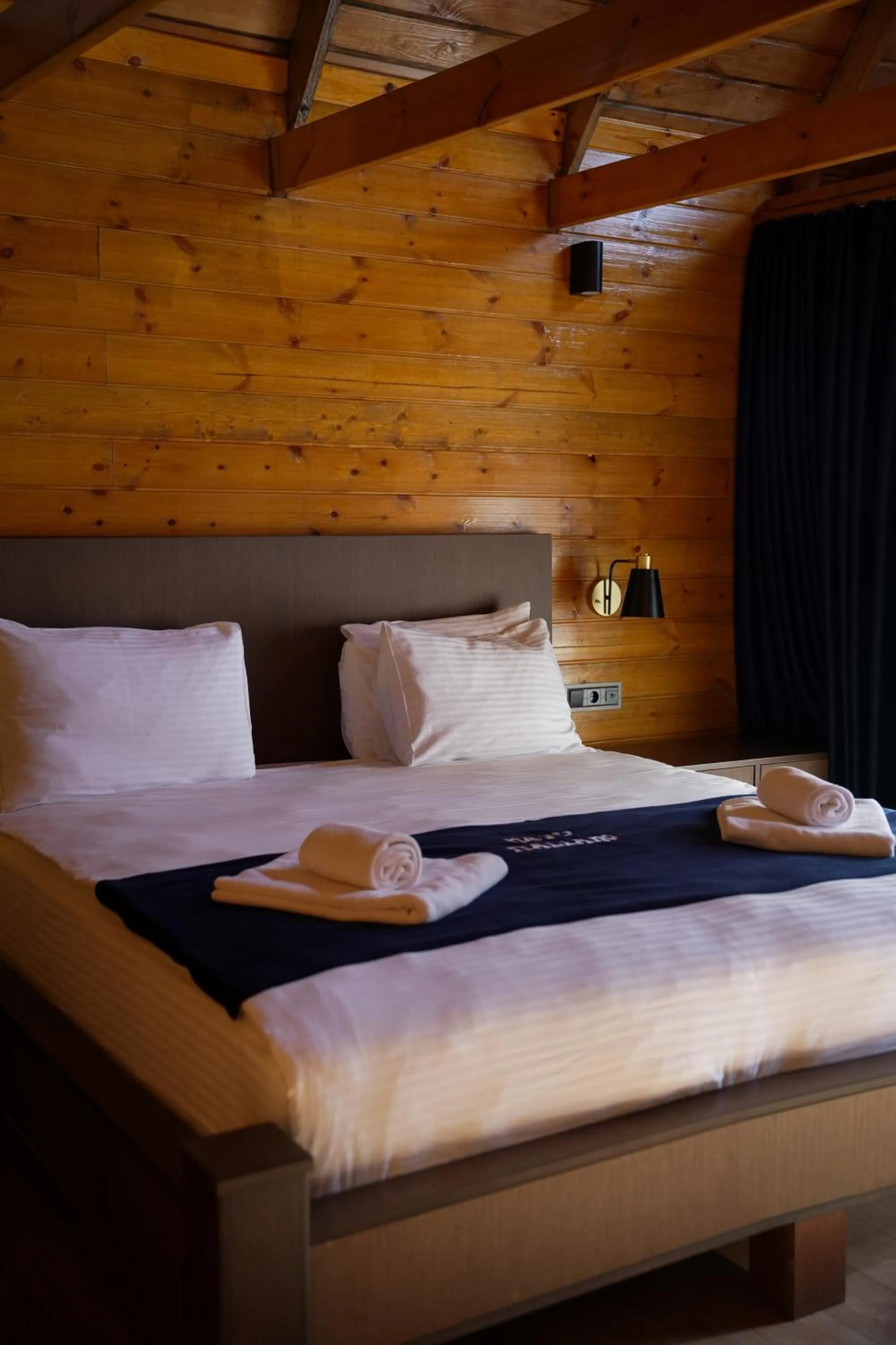 Bedroom, Bed in Navy Inn & Bungalows